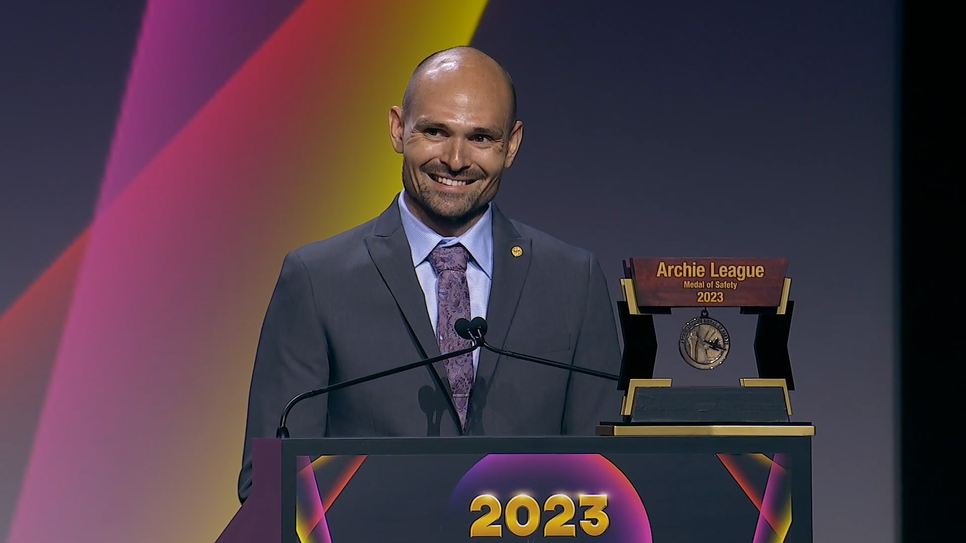 Oakland Center controller Max Miggo accepts his Archie League Medal of Safety. Image courtesy of NATCA.