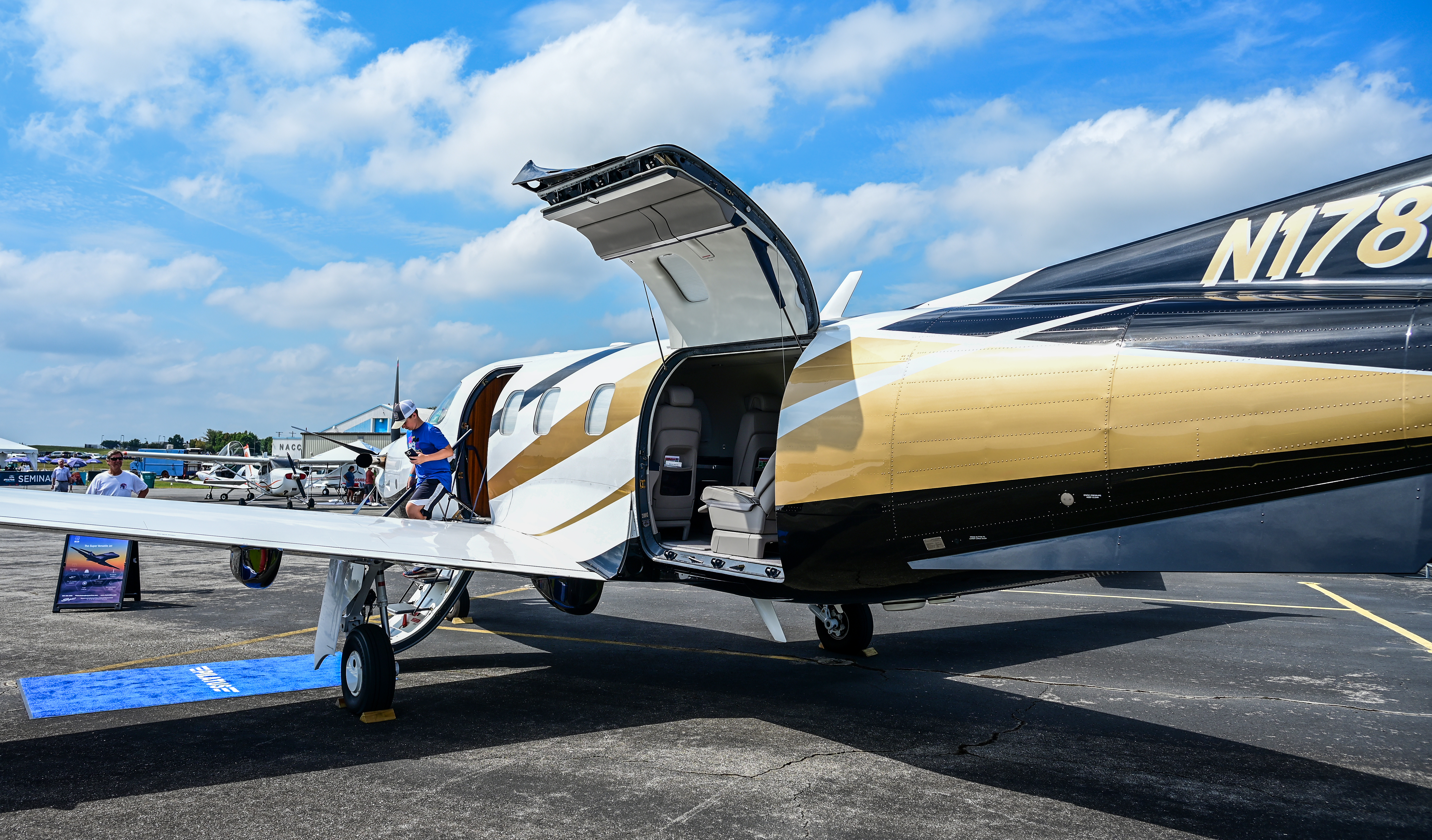 A Pilatus turboprop attracts attention. Photo by David Tulis. 
