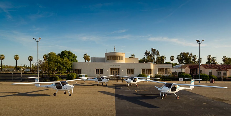 New Vision Aviation’s fleet of four Pipistrel Alpha Electro trainers at the Fresno Chandler Executive Airport. Photo courtesy of New Vision Aviation. 