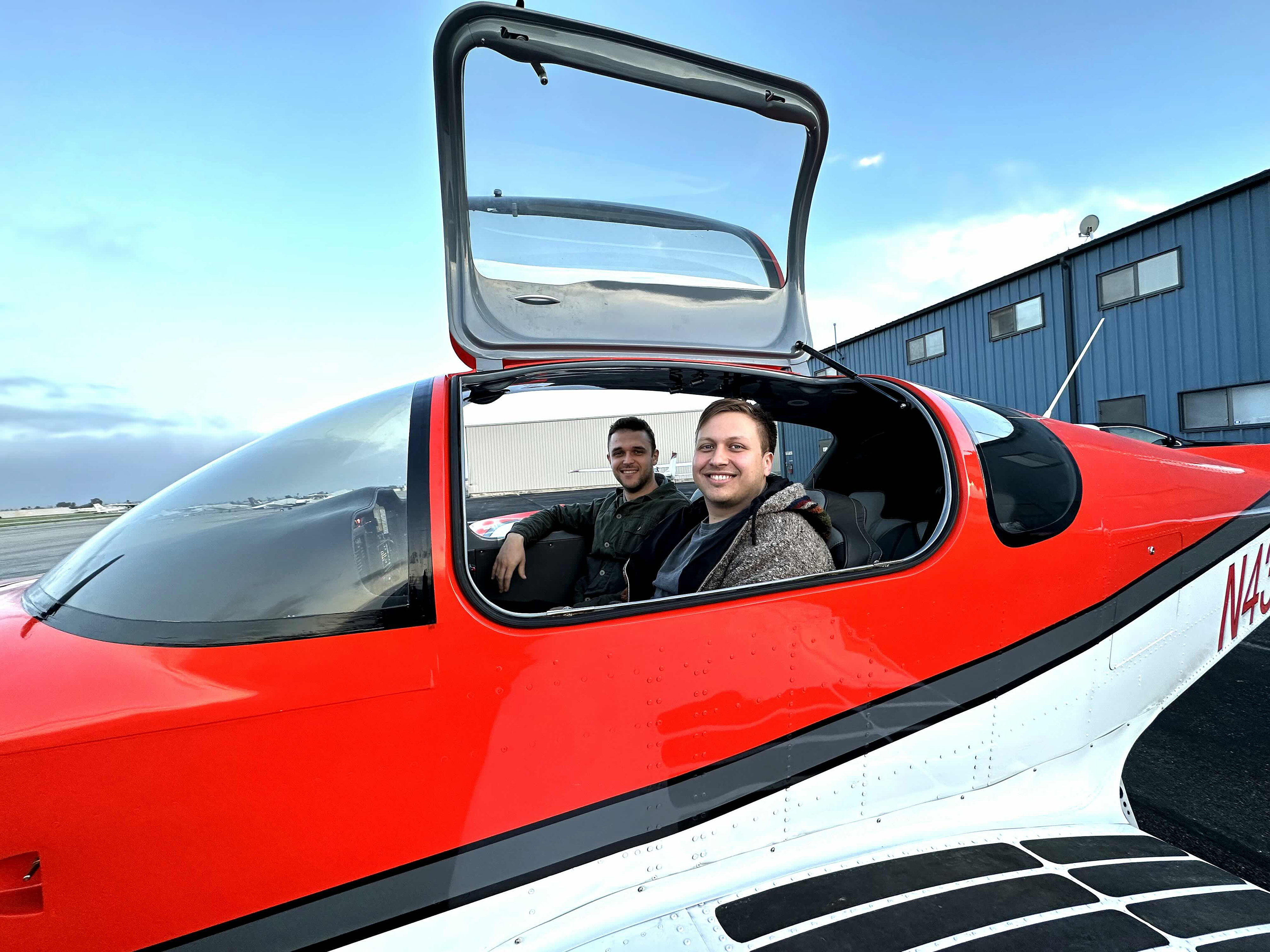 Nikita Ermoshkin, left seat, with Airhart’s lead flight software engineer Soren Rademacher. Photo courtesy of Airhart Aeronautics.