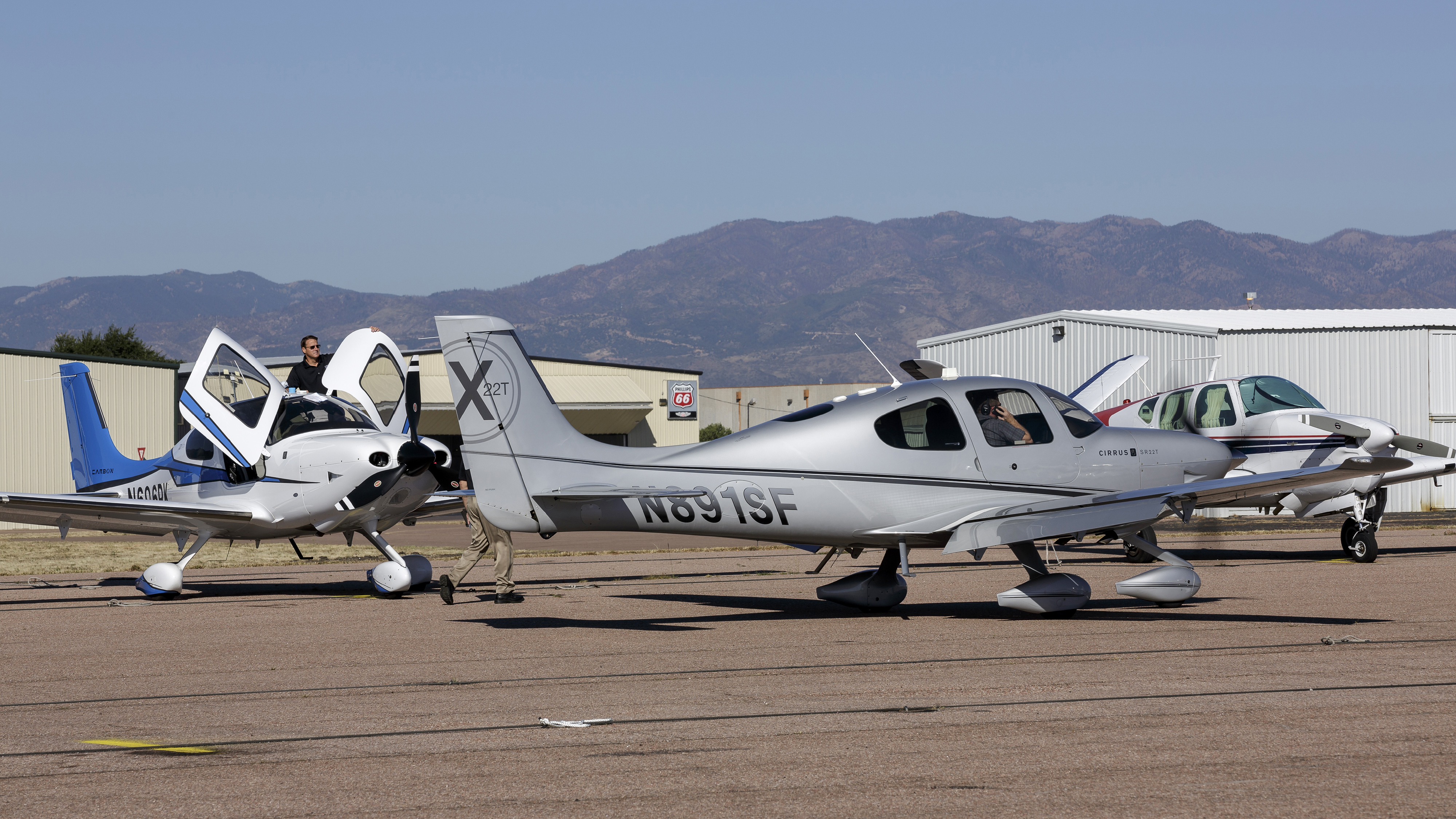 Senate commerce committee moves FAA reauthorization bill AOPA