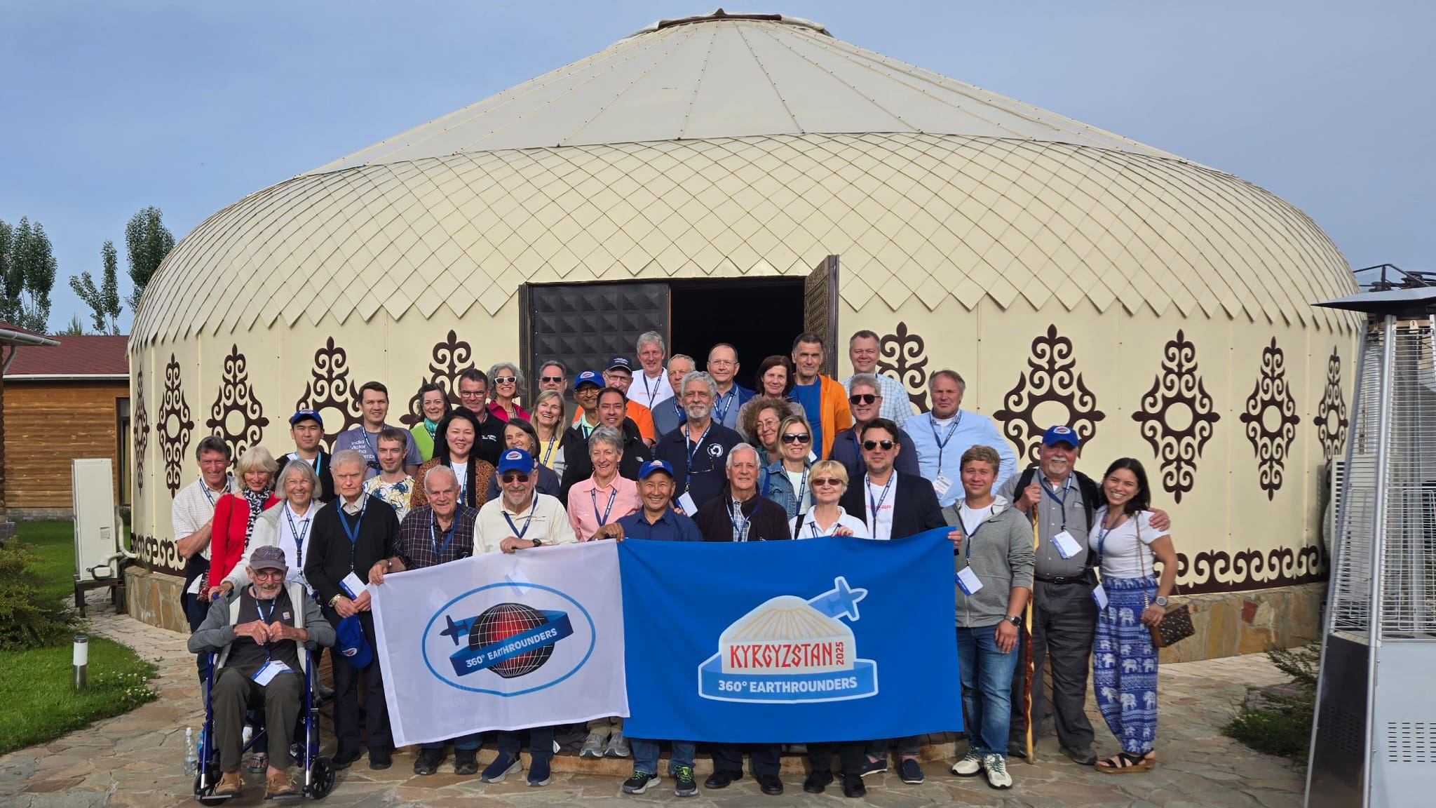 Earthrounder crews mark the occasion. Photo courtesy of Dierk Reuter.