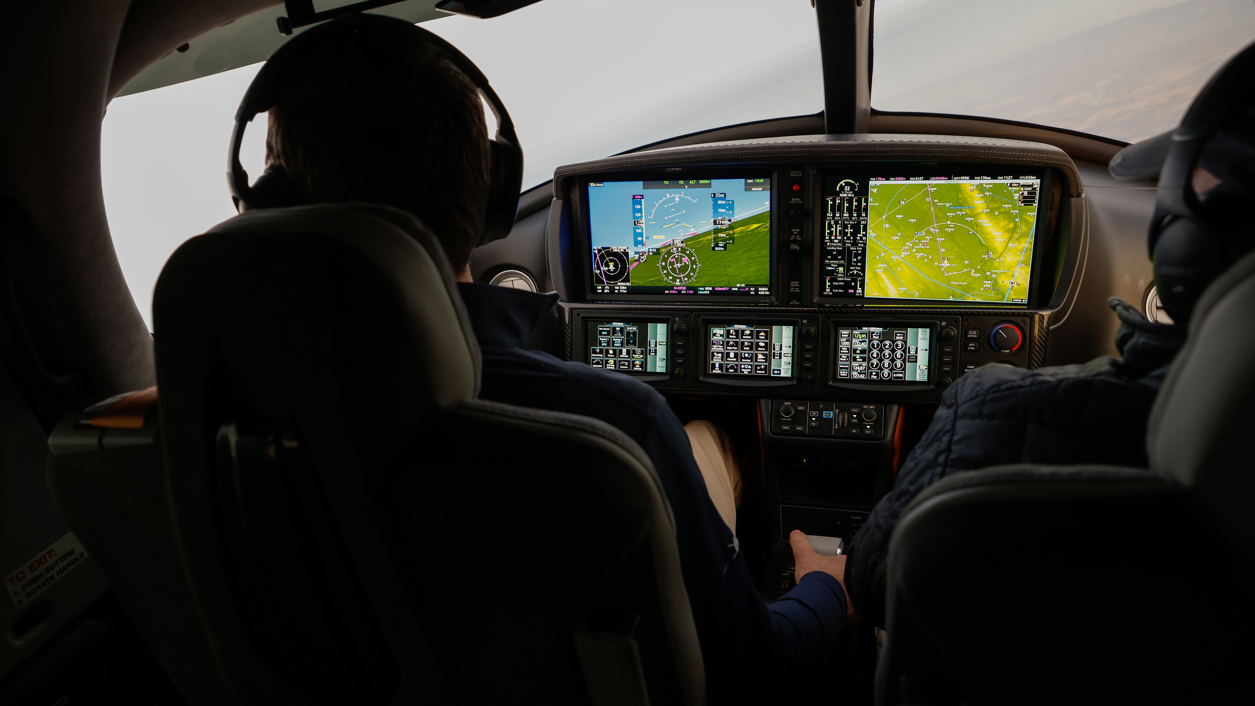Cirrus’s Matt Bergwall and AOPA’s Dave Hirschman fly a Cirrus SF50 Vision Jet. Photo by Rebecca Boone.