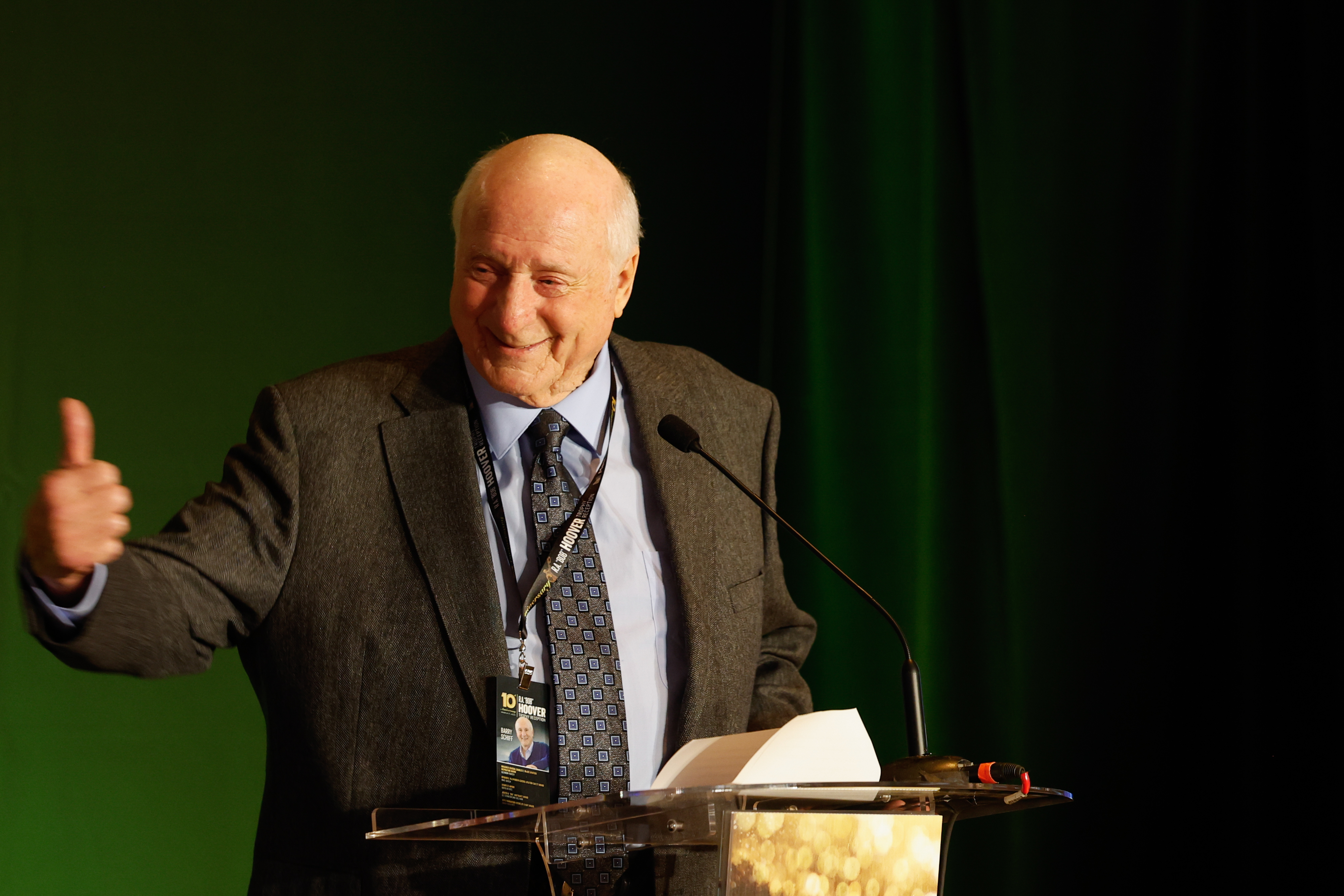 Barry Schiff was awarded the R.A. "Bob" Hoover Trophy. Photo by Chris Rose.