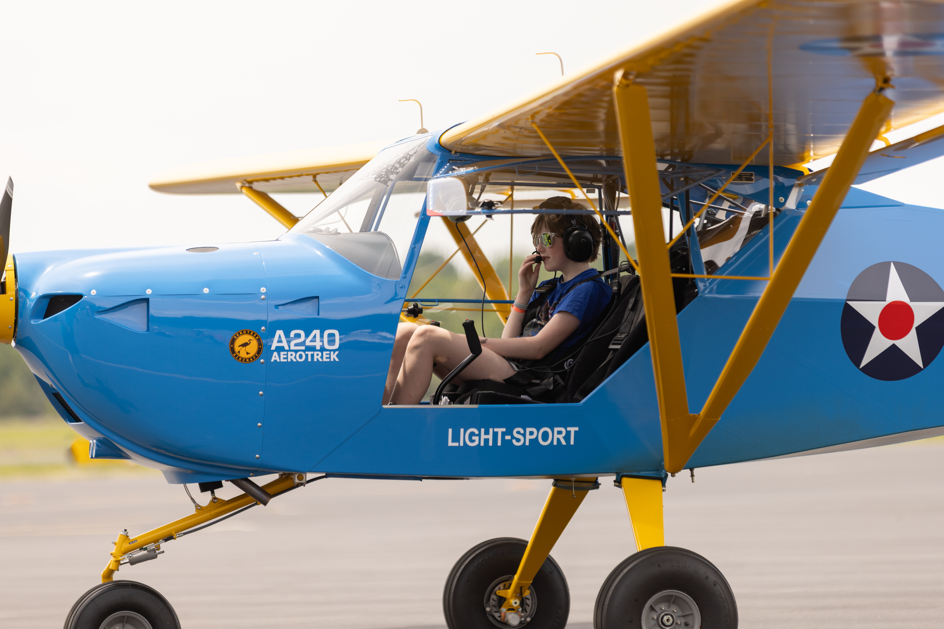 An attendee adjusts their headset, preparing for their first flight. Photo by Rebecca Boone.