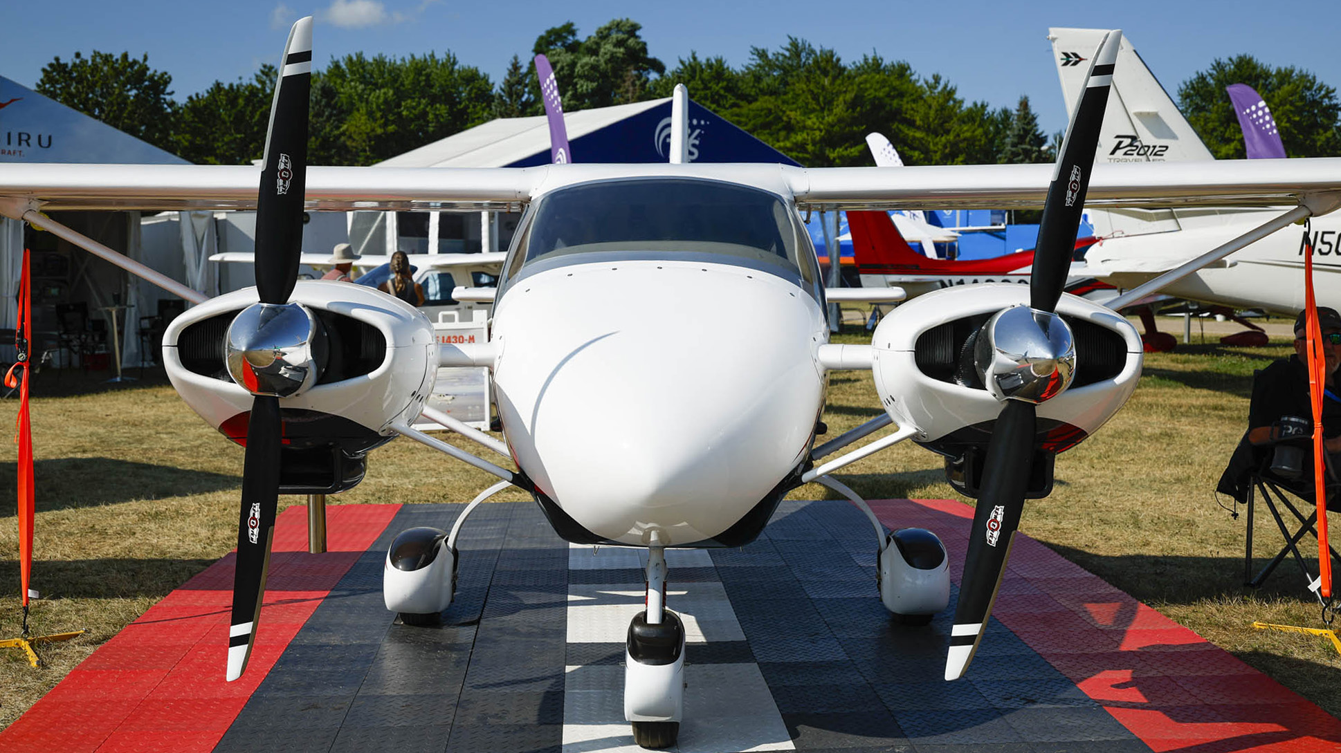 Jabiru debuts light-sport category twin