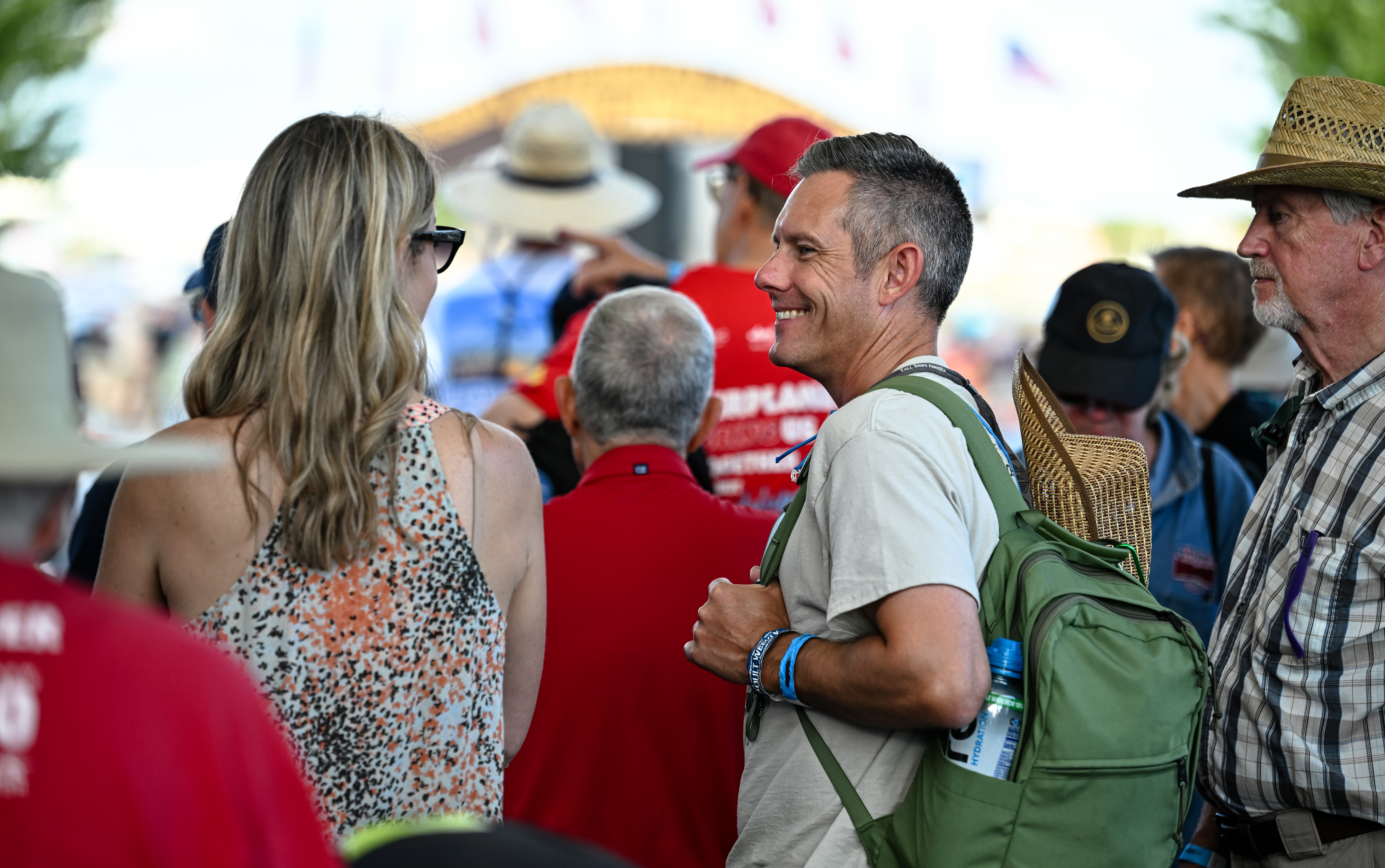 AOPA members enjoy conversation on campus. Photo by David Tulis.