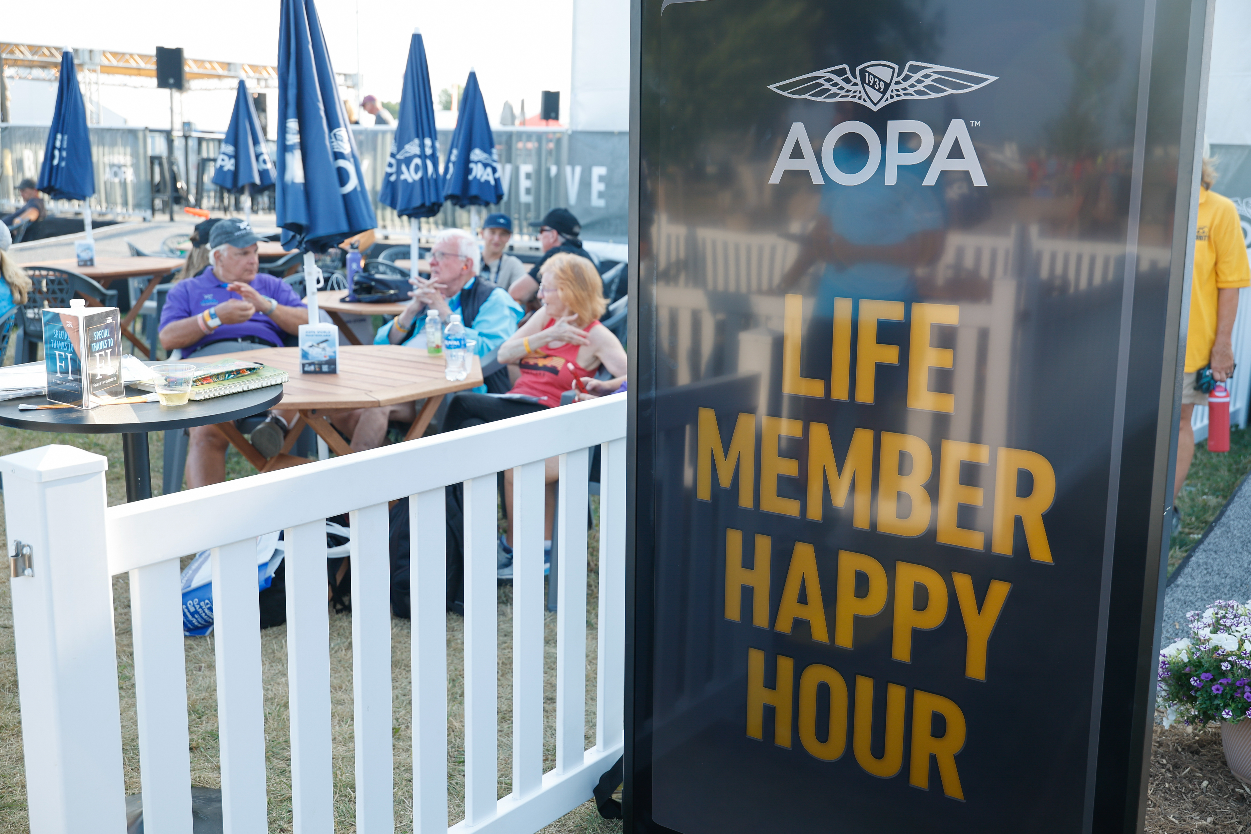 AOPA life members enjoy a special happy hour at the AOPA campus. Photo by Chris Rose.