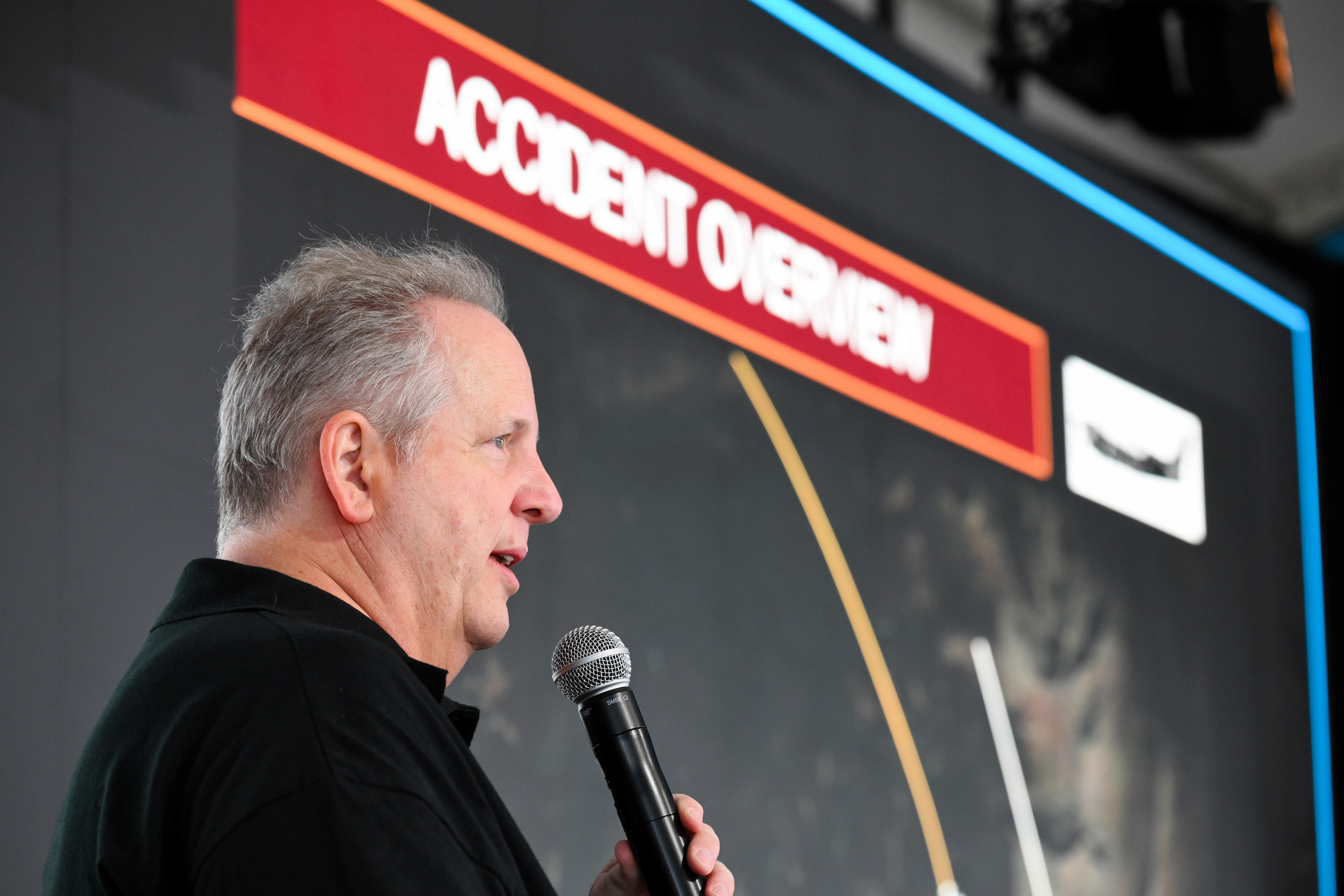 'The Schiff Show' presenter Brian Schiff delivers a live video podcast from the AOPA campus. Photo by David Tulis.