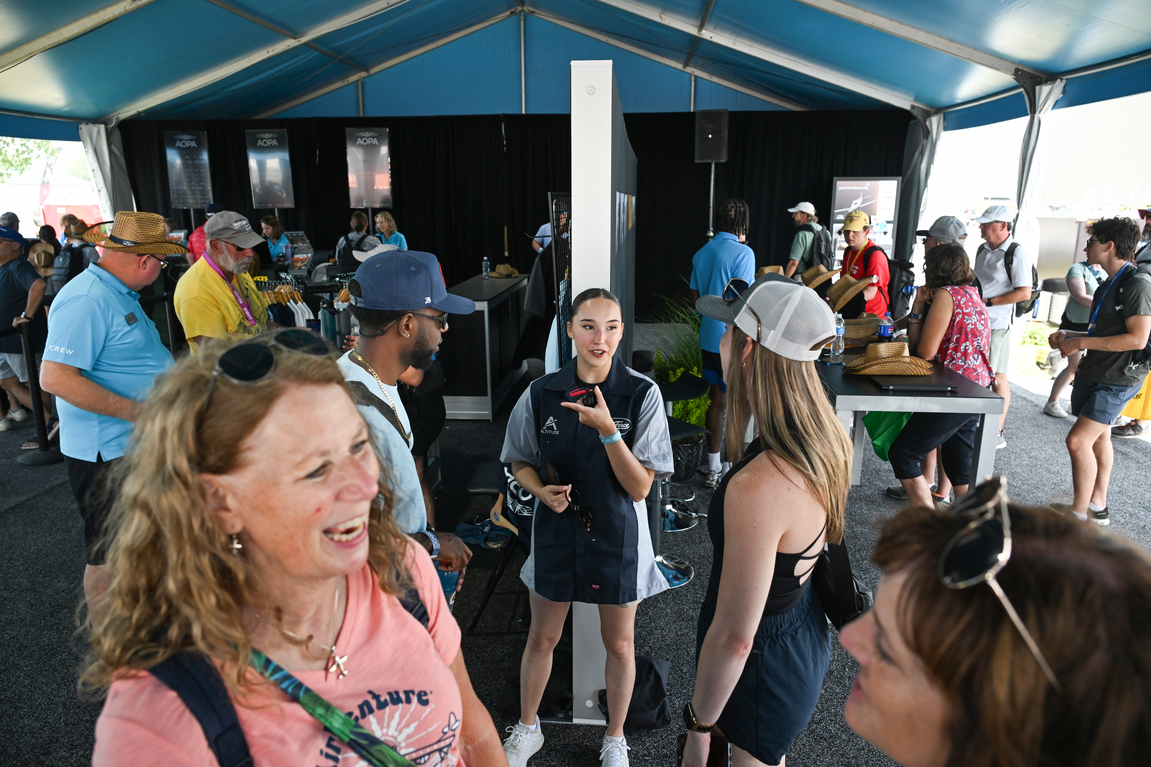 Attendees visit the AOPA campus and member services area. Photo by David Tulis.