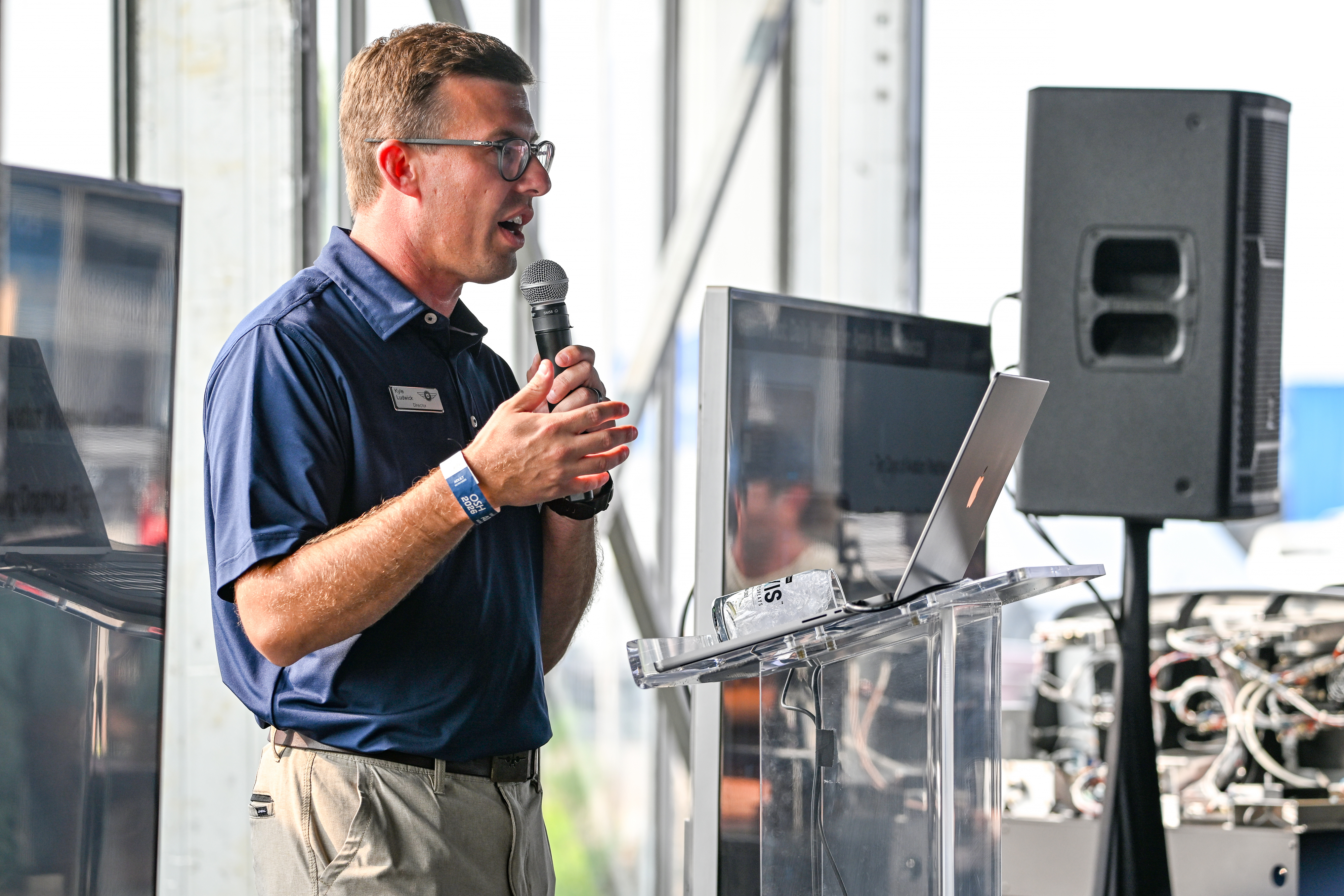 Garmin's Kyle Ludwig talks about the new Axis system and the Garmin Pilot app. Photo by David Tulis.