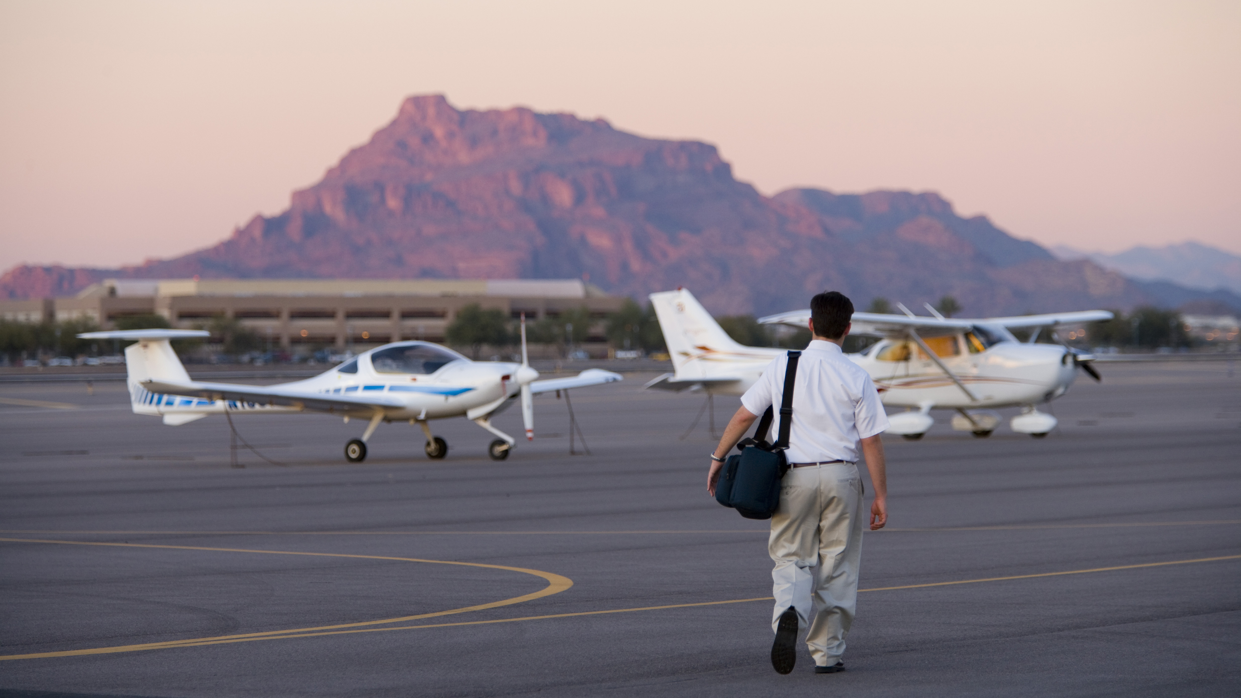 Pilots dispute Arizona's Falcon Field fee justification