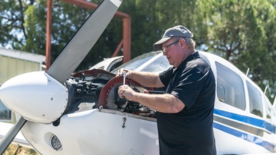 AOPA Aviation Technical Specialist and Aircraft Mechanic Carlo Cilliers flew across the country to inspect a Piper Archer that would become the next AOPA Sweepstakes aircraft. Photo by Niki Britton.
