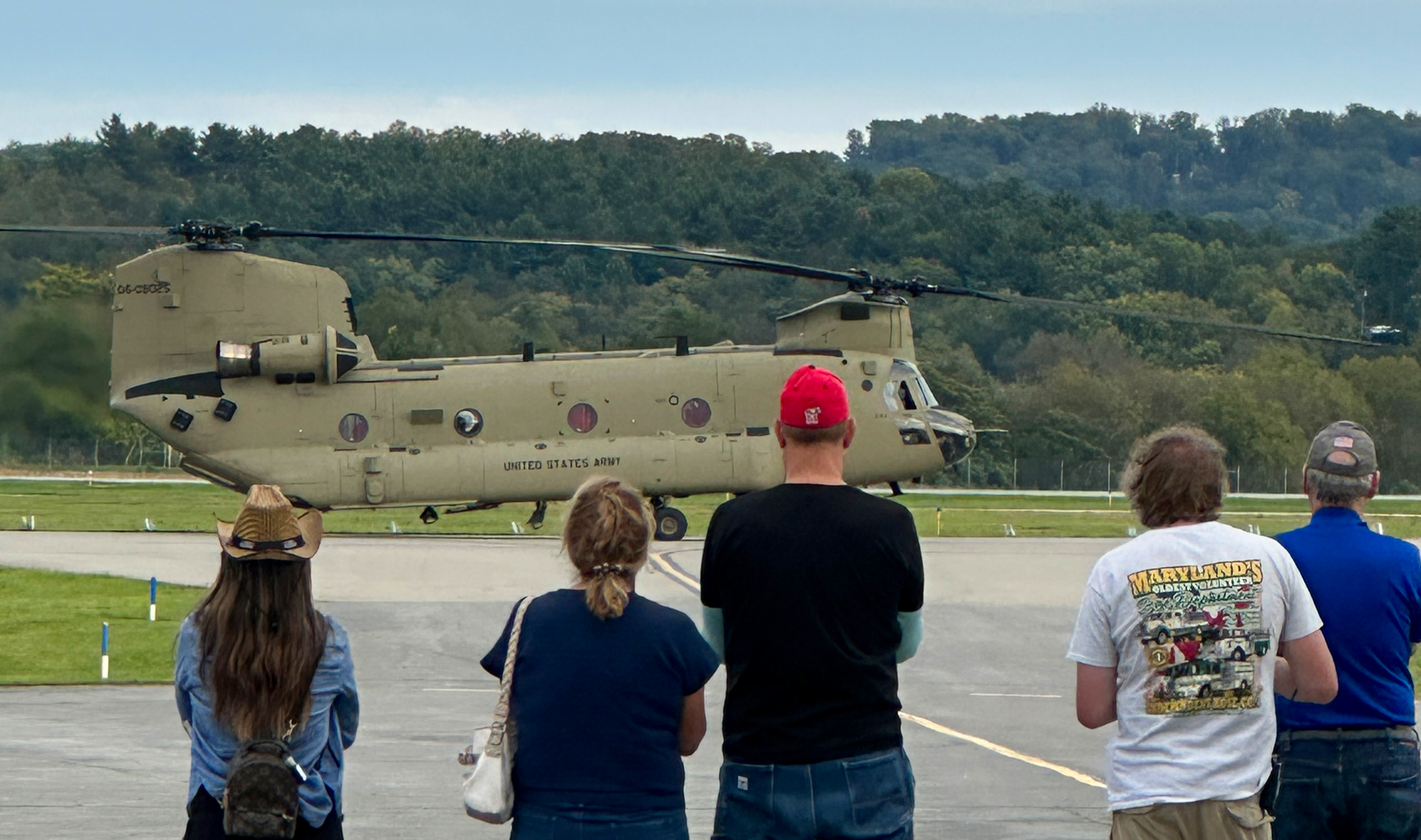 Festival of Flight attendees watch a Boeing CH-47 Chinook helicopter taxi from the ramp after touring the inside of the aircraft. Photo by David Tulis.