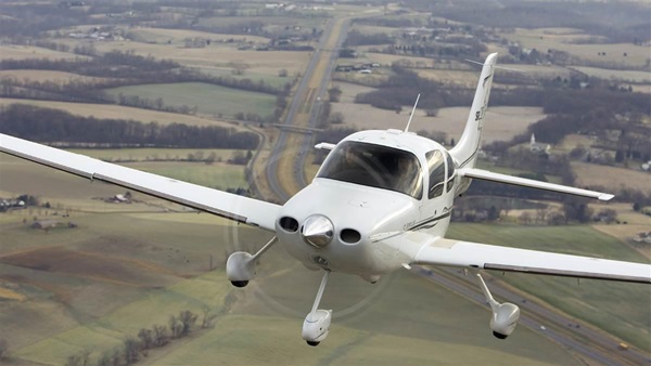 A Cirrus SR22 GTS in flight. Photo by Chris Rose.