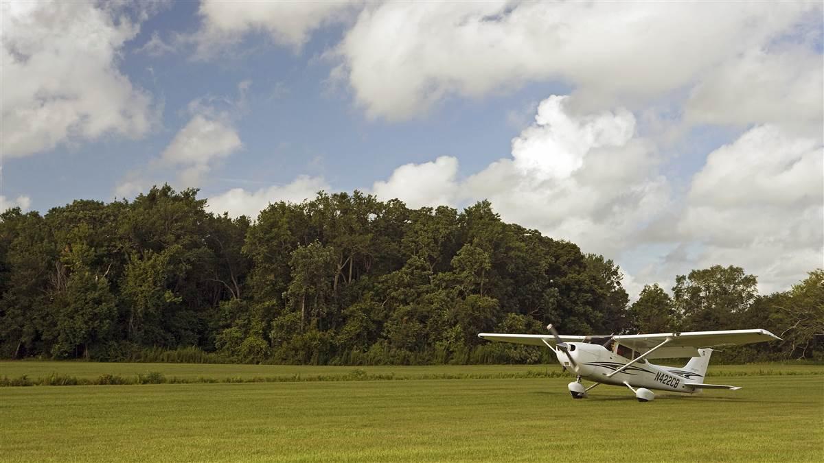 Grass Strip Operations Flight Training June 2016