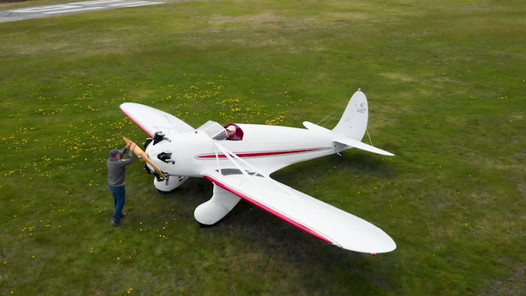 How to hand-prop an airplane