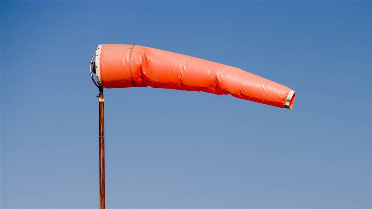 Cessna 172 performing a go around with traffic on runway.