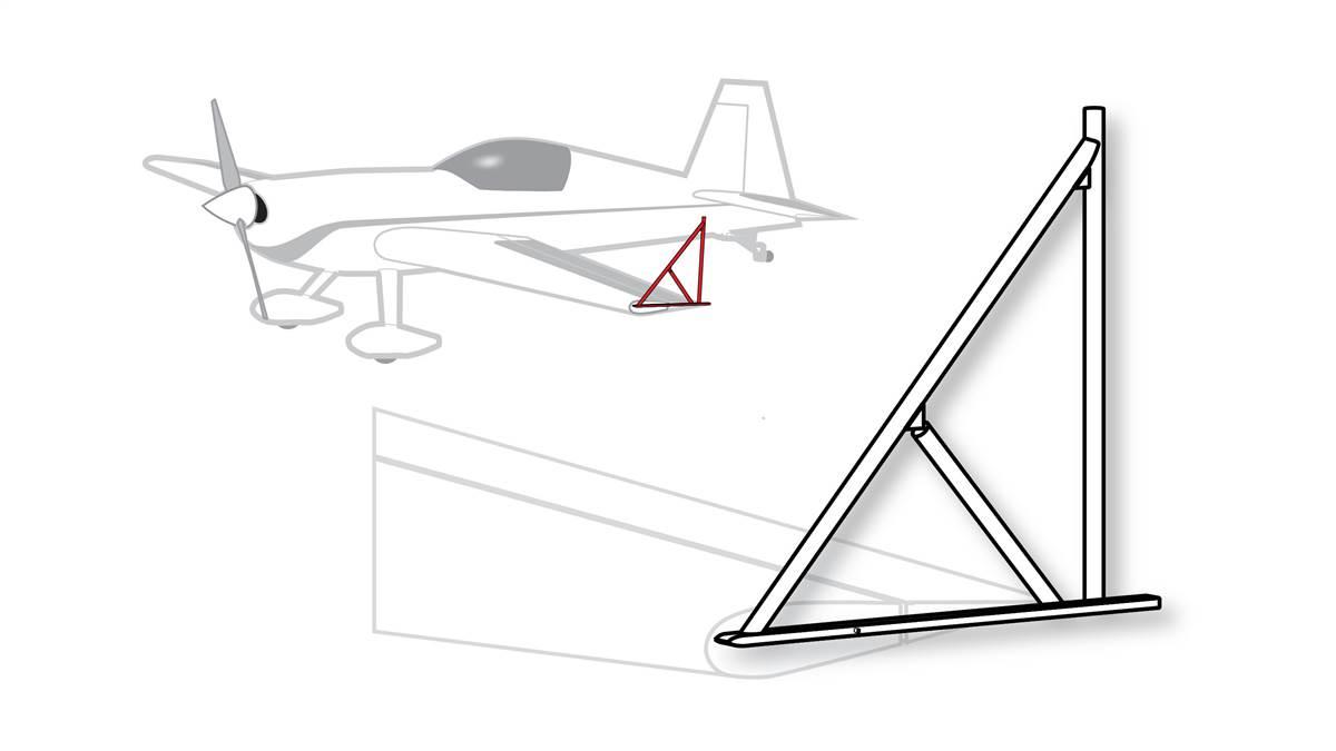 When looking left during a vertical maneuver, for example, the pilot places the rear bar of the sighting device on the horizon to ensure the airplane’s attitude is straight up (or straight down). Placing the long bar on the horizon results in a 45-degree nose-up attitude, and doing the same with the short bar nets a 45-degree nose-down attitude. Aerobatic competition pilots are judged on the precision of each maneuver and nailing the lines is critical. (Illustration by Steve Karp)