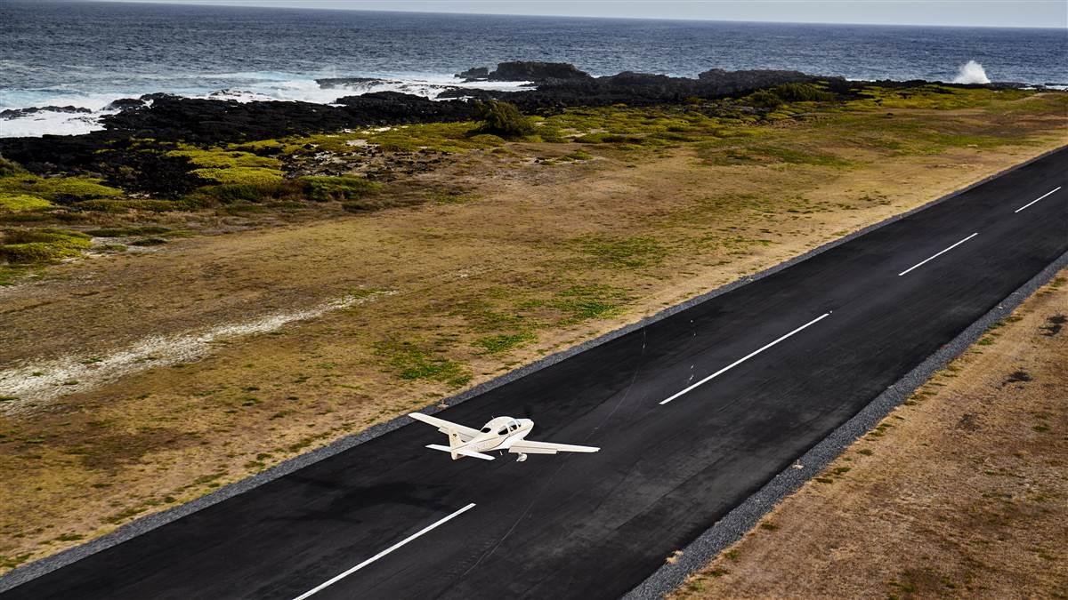 Laurence Balter flies his Cirrus SR22 in Maui, Hawaii. Photography by Mike Fizer.