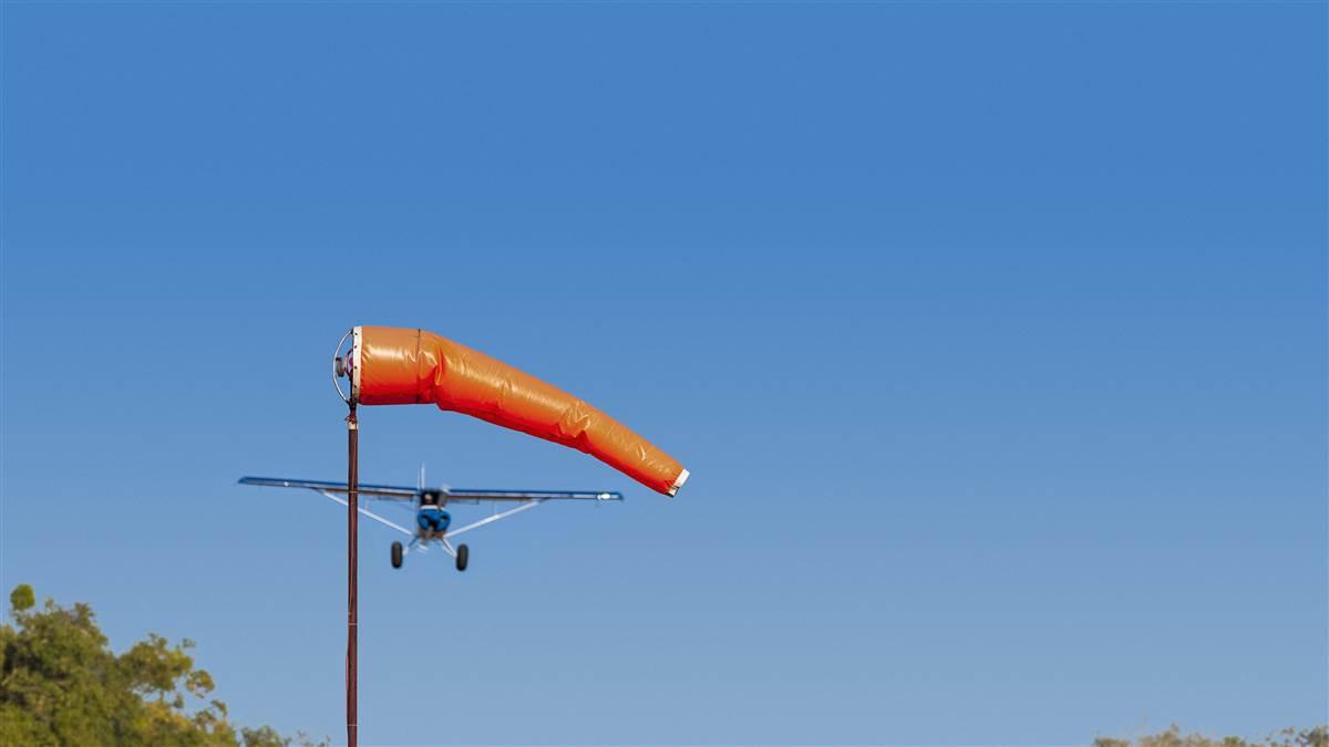 In a crosswind, lowering the upwind wing before touchdown prevents sideways drift. Photography by Mike Fizer.