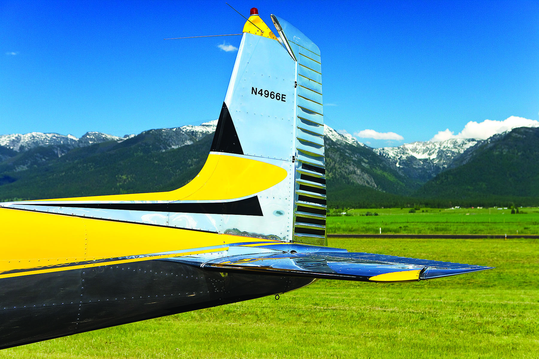 Elevator trim utilizes an adjustable horizontal stabilizer.