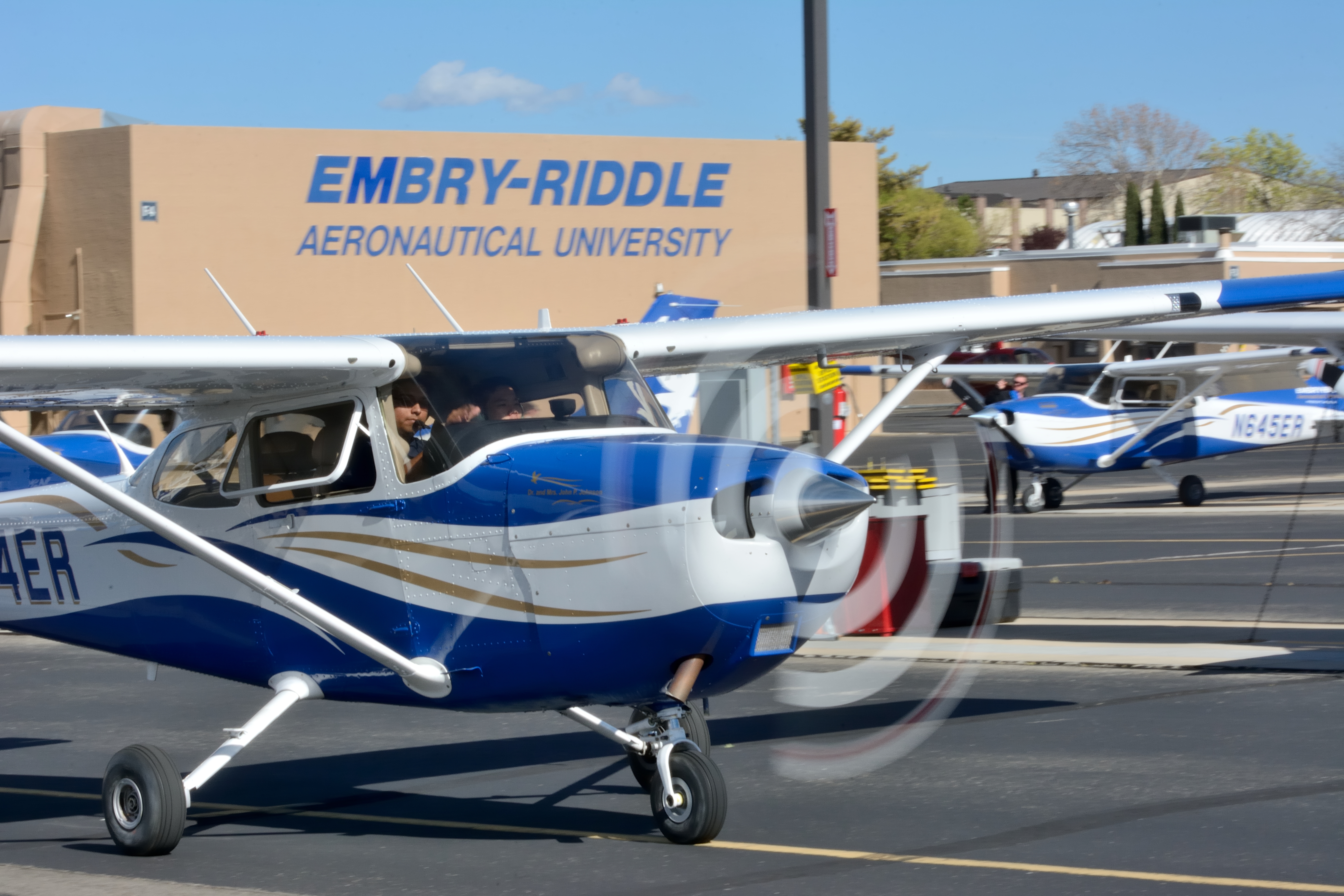 College flight schools adapt to new learning environments