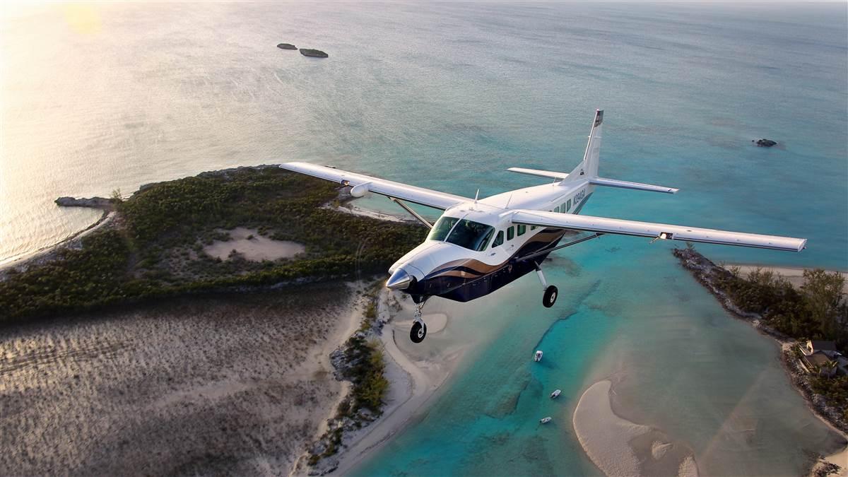 It’s larger and more imposing than the standard Caravan, but otherwise looks almost identical—except for its seven square side windows. Look for a tail stand on parked Caravans, especially the longer EX. Too much weight too far aft means that theairplane’s tail can hit the ramp if it’s not supported.