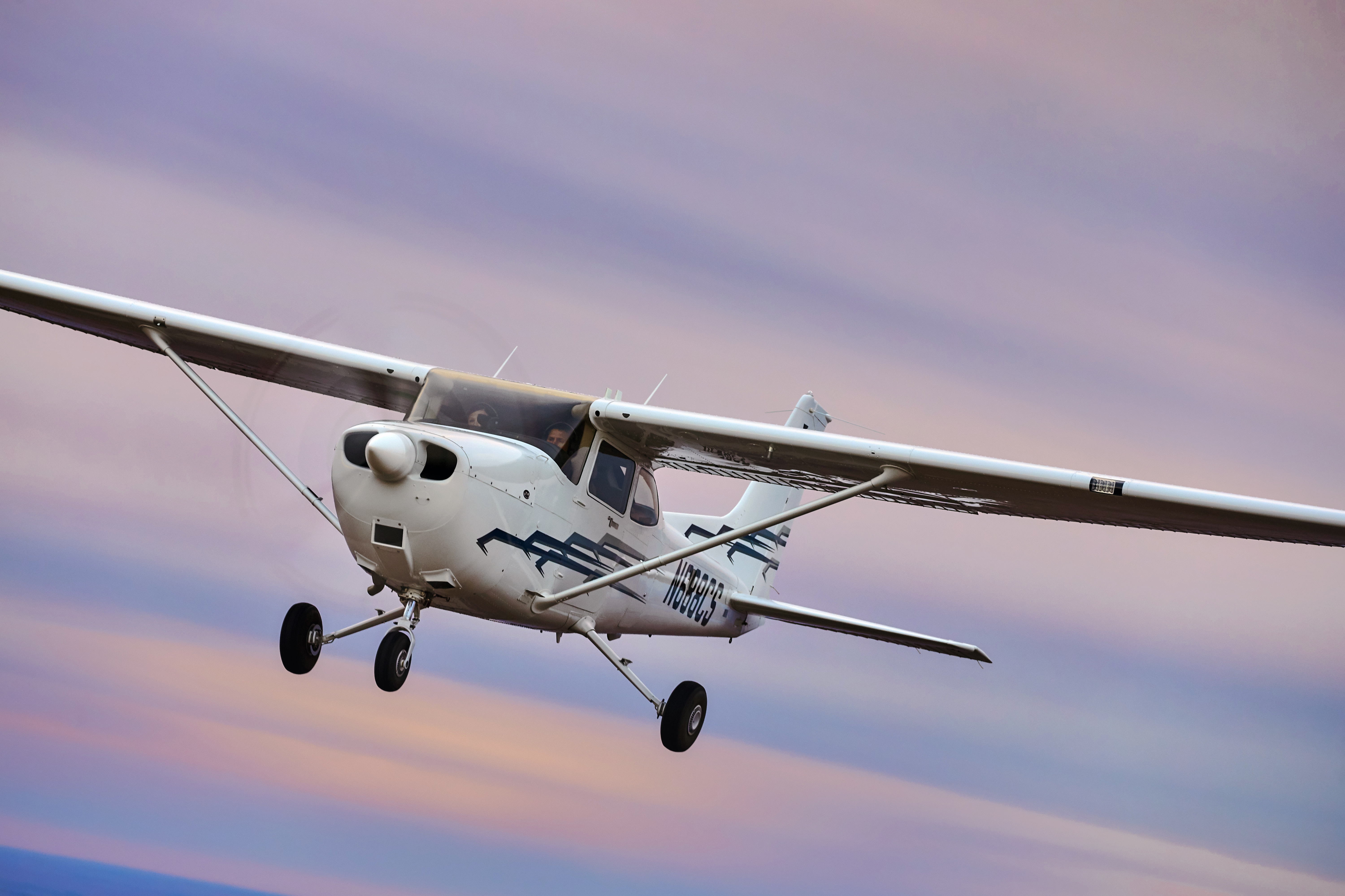 セスナ C172 タグ キーホルダー 赤白 Planetags Cessna Cessna 172 - N6922A – MotoArt PlaneTags