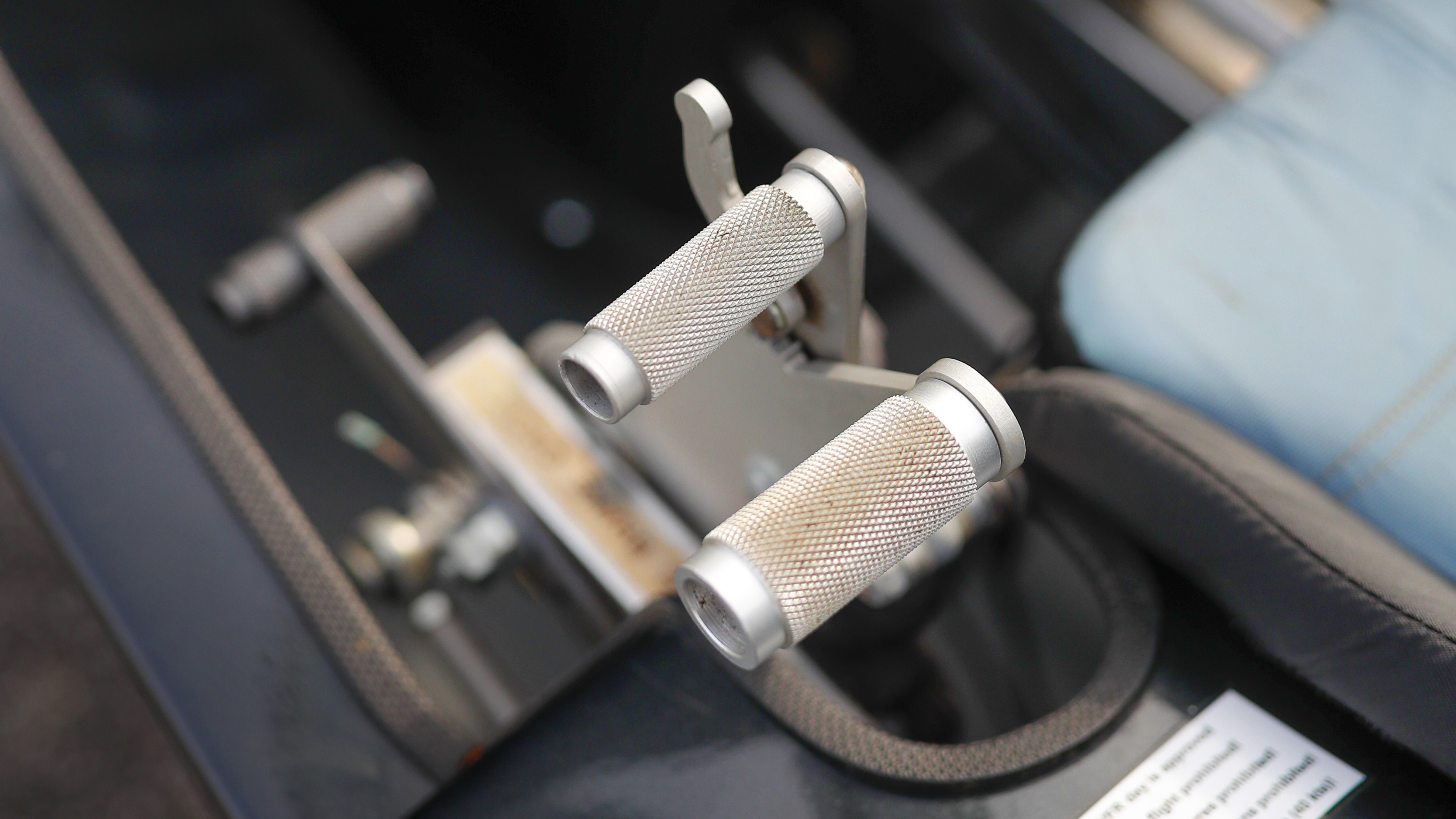 The wheel brake (top cylinder) moves with the throttle; the tab on top acts as a parking brake.