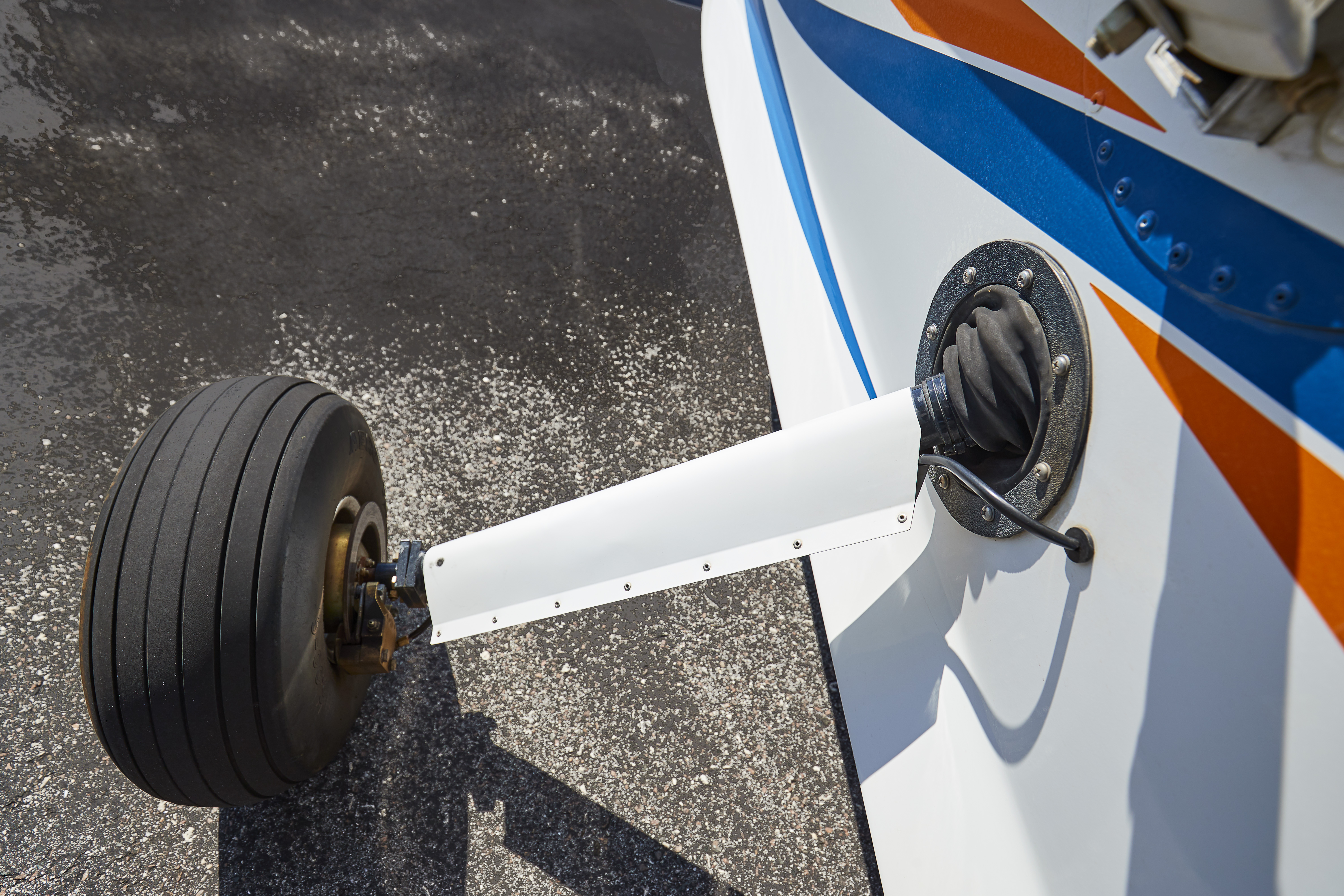 Retractable gear enable a water landing, then can be lowered in the water to taxi onto a boat ramp.