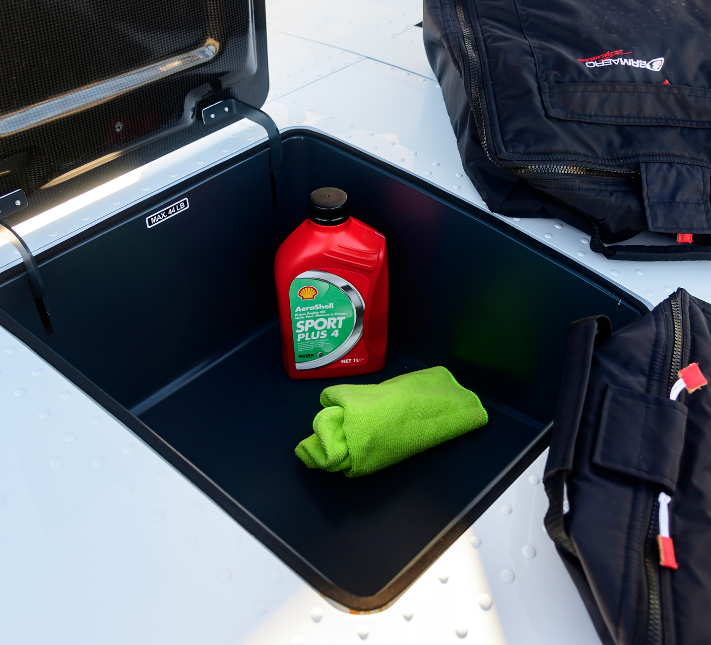 Wing lockers hold up to 44 pounds apiece. Garmin avionics dominate the panel.