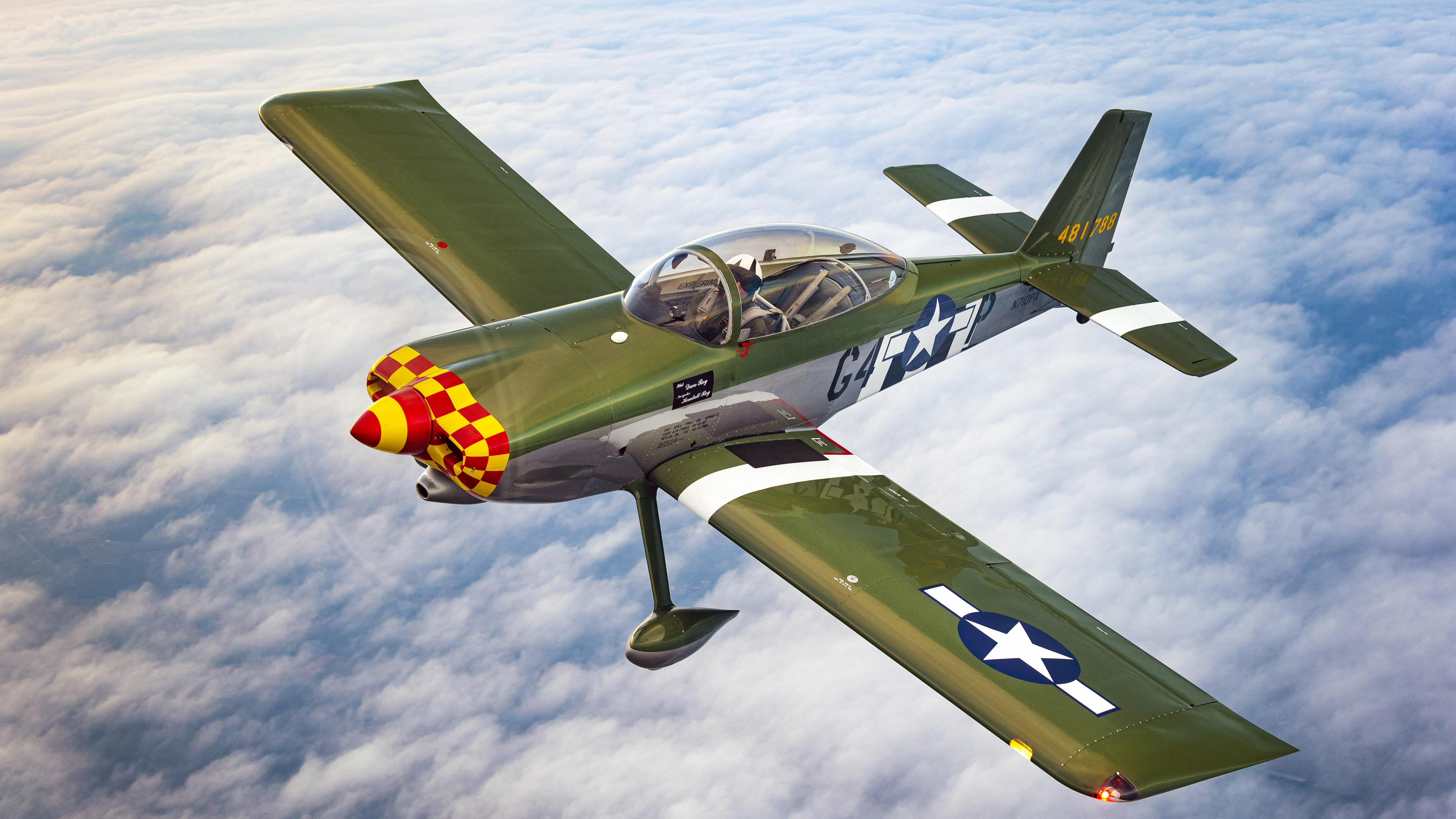 David Tulis shot the RV–8 at an altitude of about 9,000 feet in order to use a stratus cloud layer as a background. (David Tulis) 