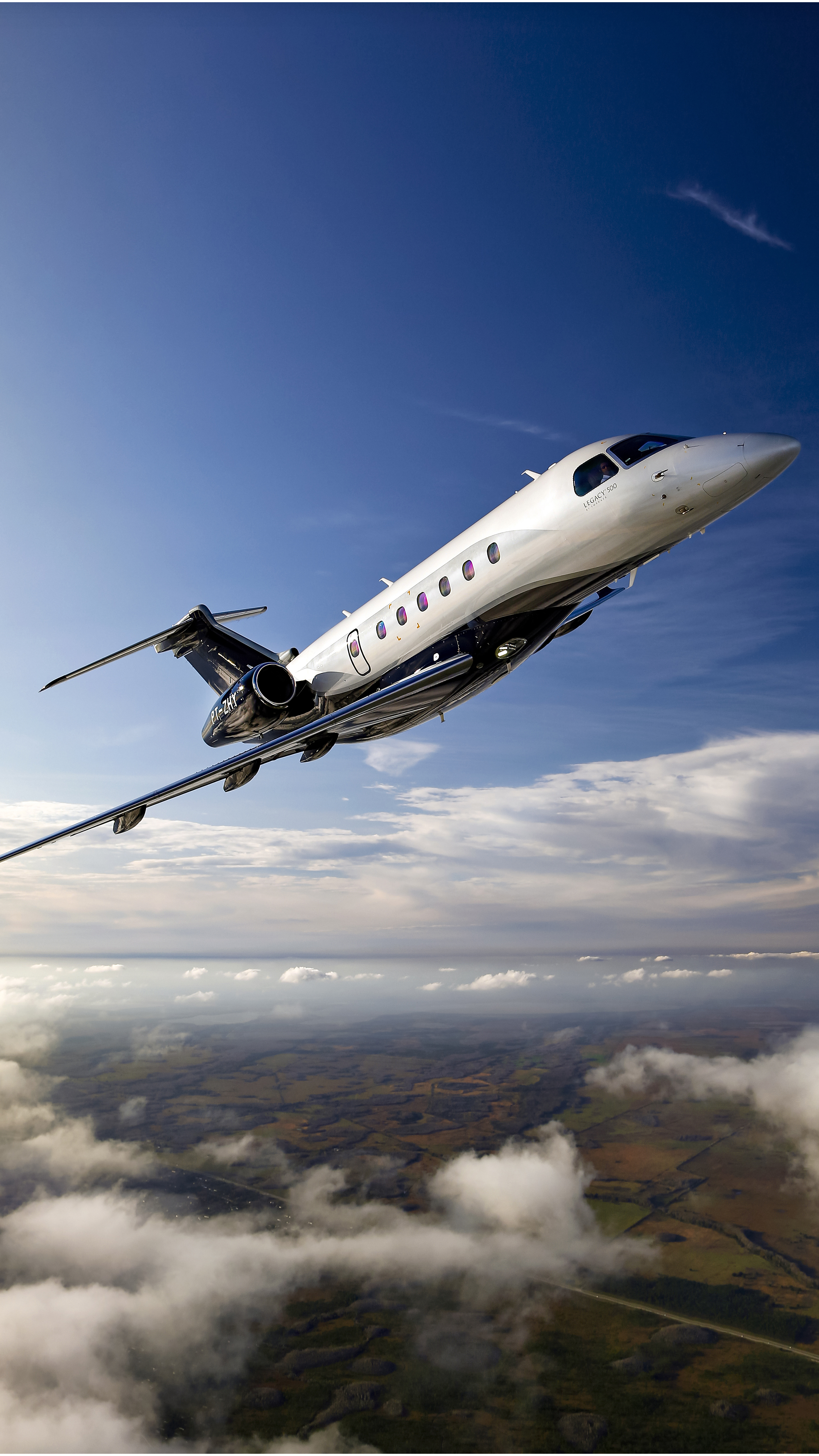 Photographers like shooting jets because fast shutter speeds don’t freeze propeller motion and ruin images.