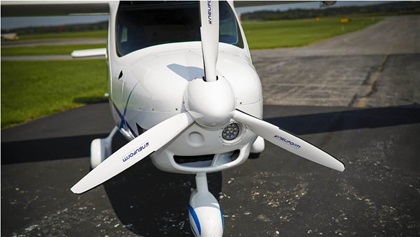 Neuform composite propeller.