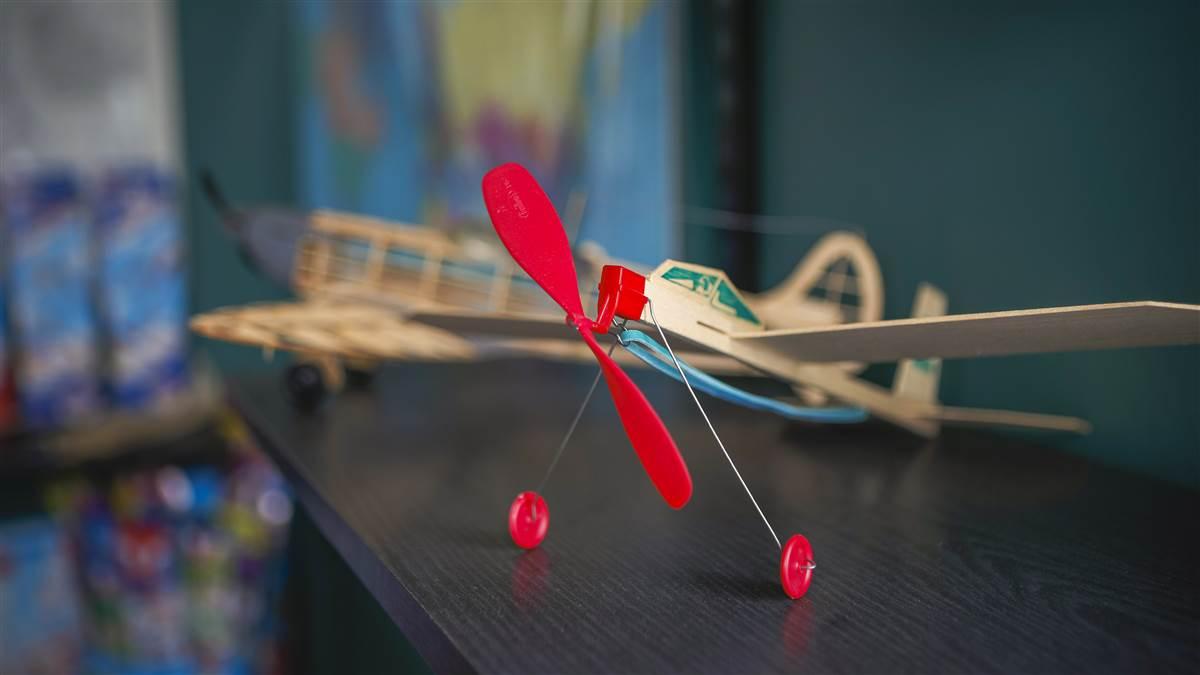 Rubberband man AOPA