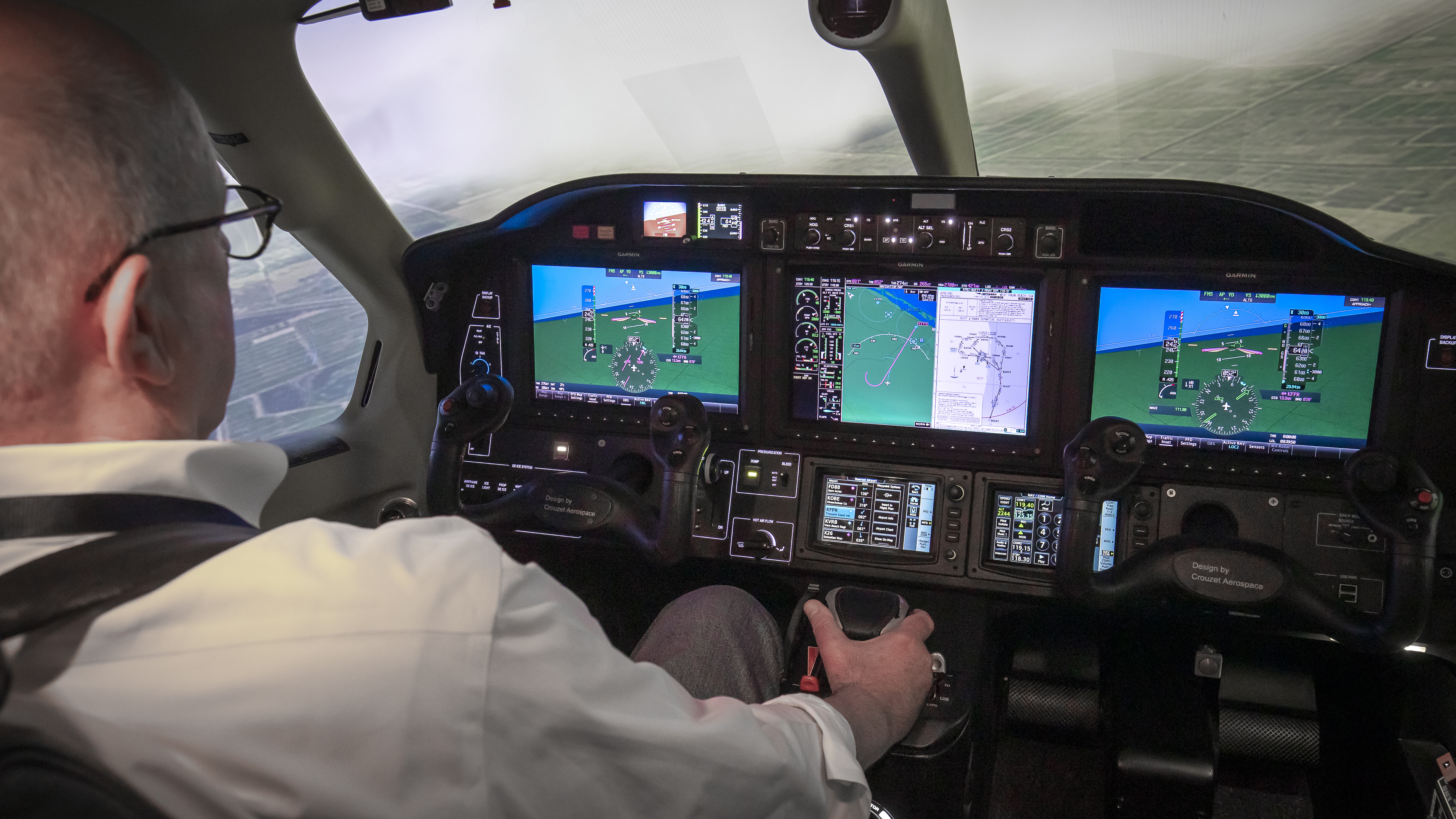 The simulator—technically, a Level 6 Aviation Training Device—doesn’t move but its visual presentations are impressive..