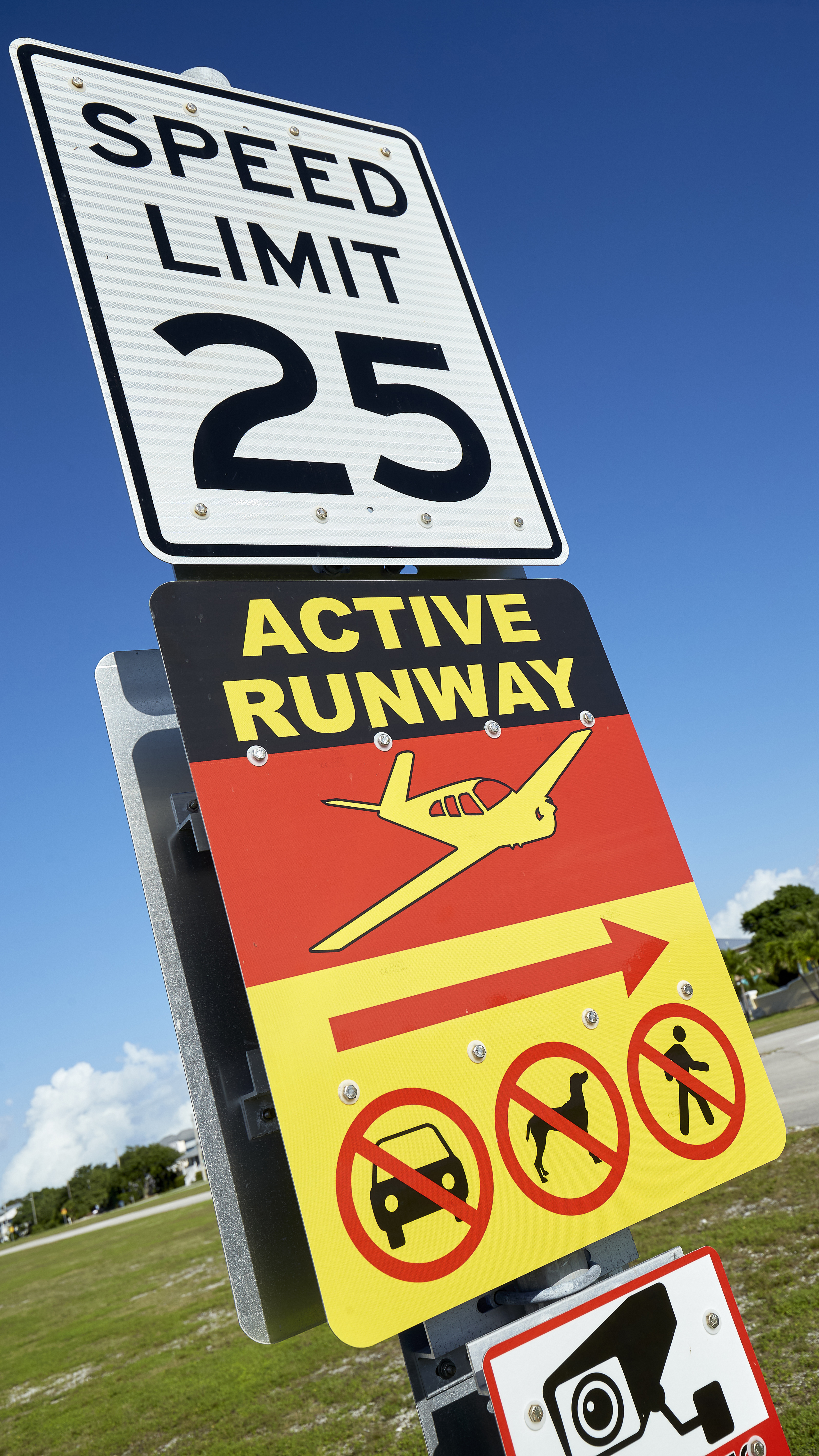 Summerland Key Cove Airport connects the ocean to the runway