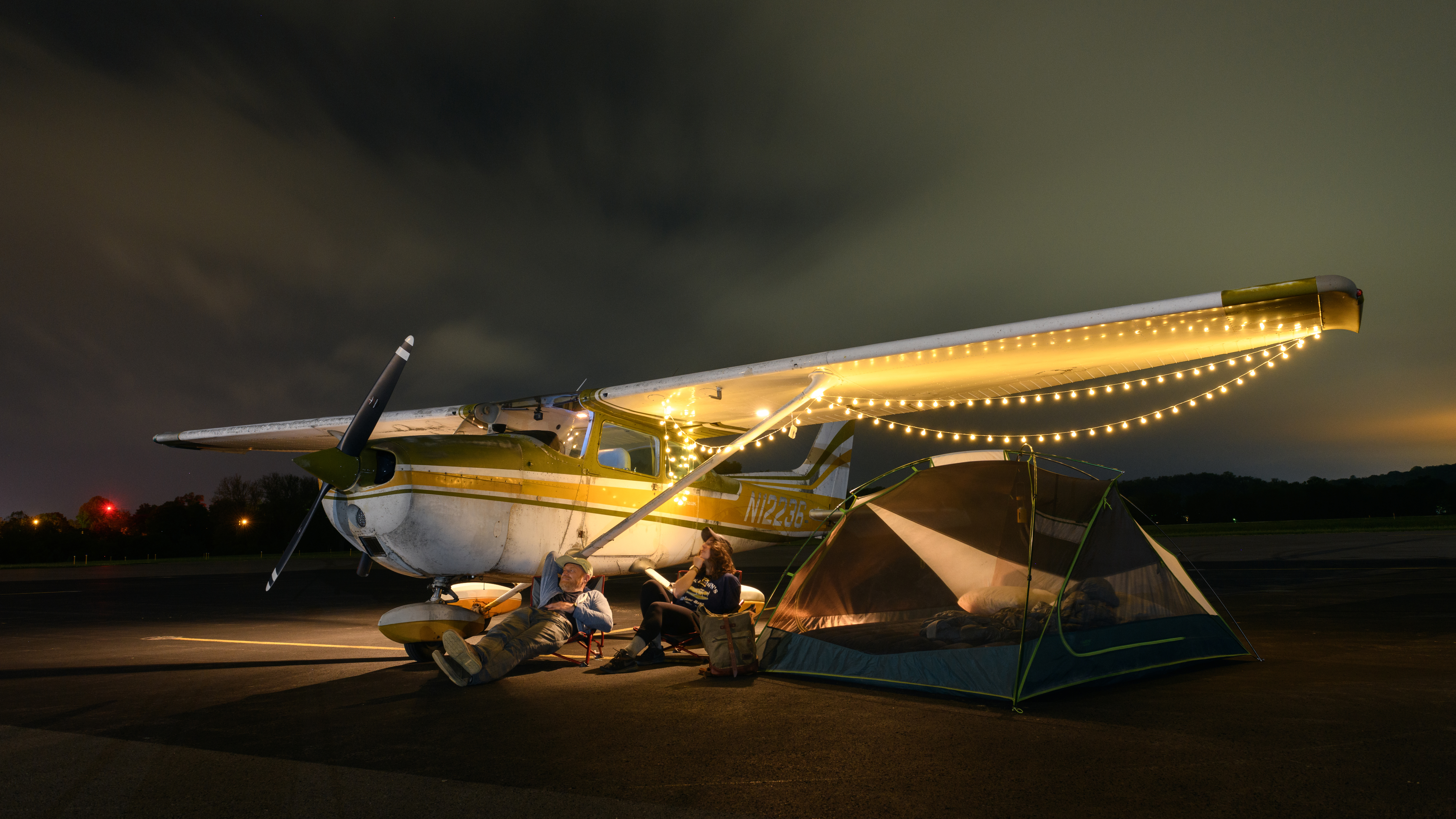 “Turning the lack of work and cheapest avgas in the history of mankind into an opportunity to document this unique chapter of America’s history. A pair of adventurous aviators takes to the skies, to realize a long-term dream. Camping under the wing whenever possible (flamping = flying + camping), and figuring out the challenges as they come.”
On their flight across America amid the COVID-19 pandemic, photographer Filip Wolak and writer Sarah Tamar relied on his Cessna 172, nicknamed ‘Rusty’.