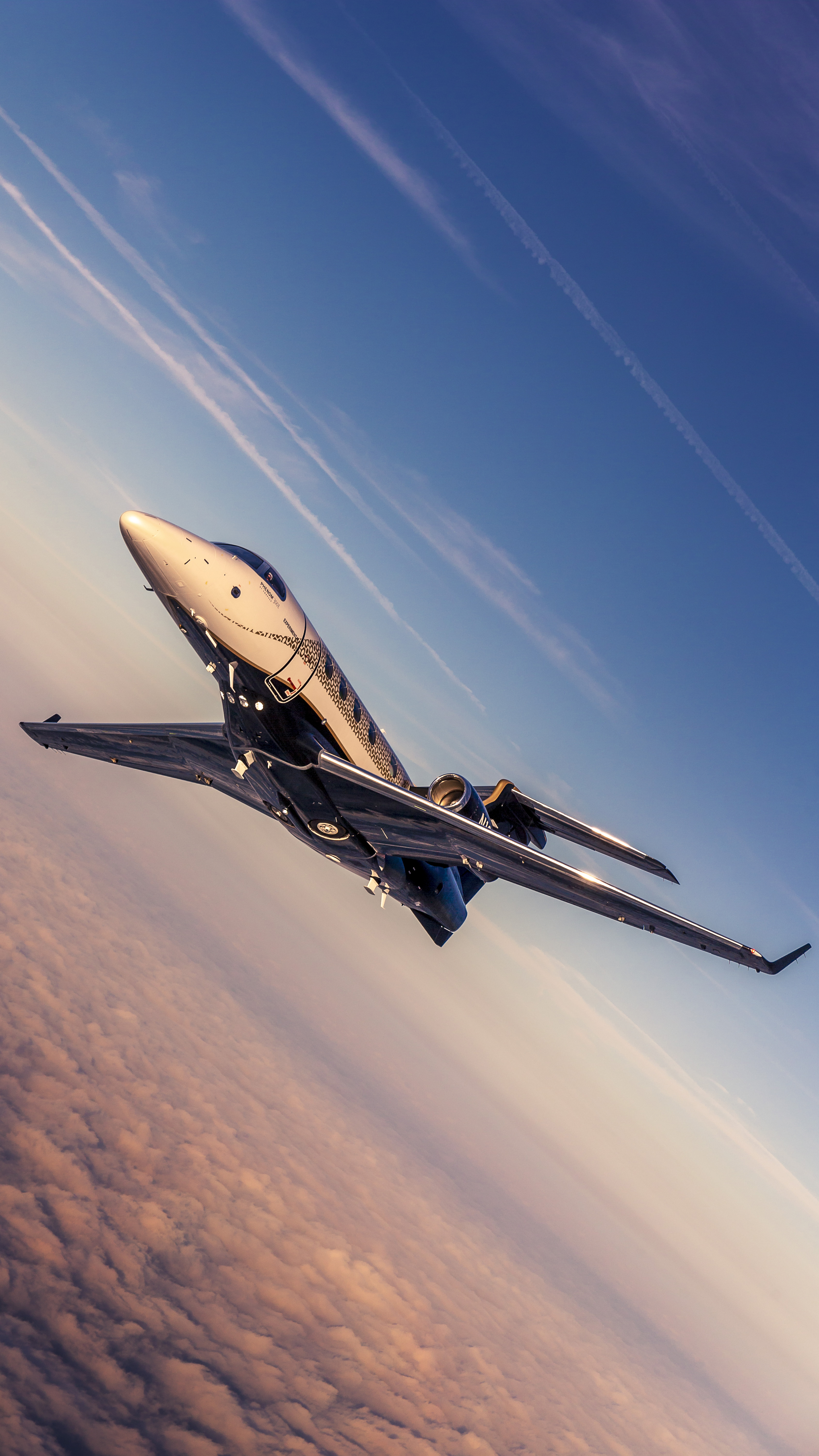 There’s a big difference between the Pilatus PC–12 Howley owned before moving up to his Phenom 300E. The airplane just happens to be the same one ‘AOPA Pilot’ Turbine Edition reviewed in the May 2020 issue. The air-to-air photo was taken east of Florida’s Melbourne International Airport—home of Embraer’s Executive Jet division.
