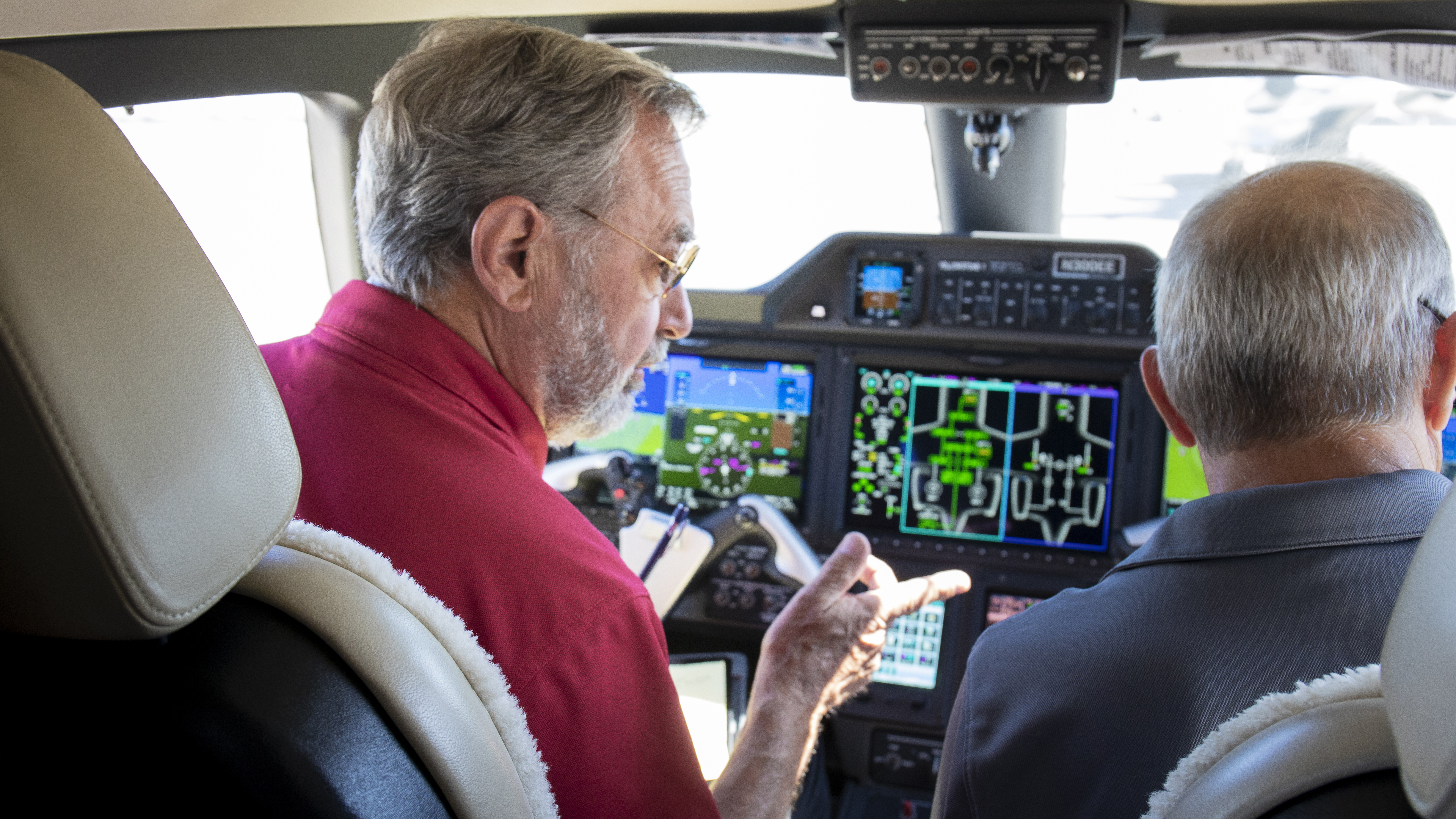 On Part 135 flights, Proffett flies left seat while Howley backs him up as second-incommand
in the right seat.
