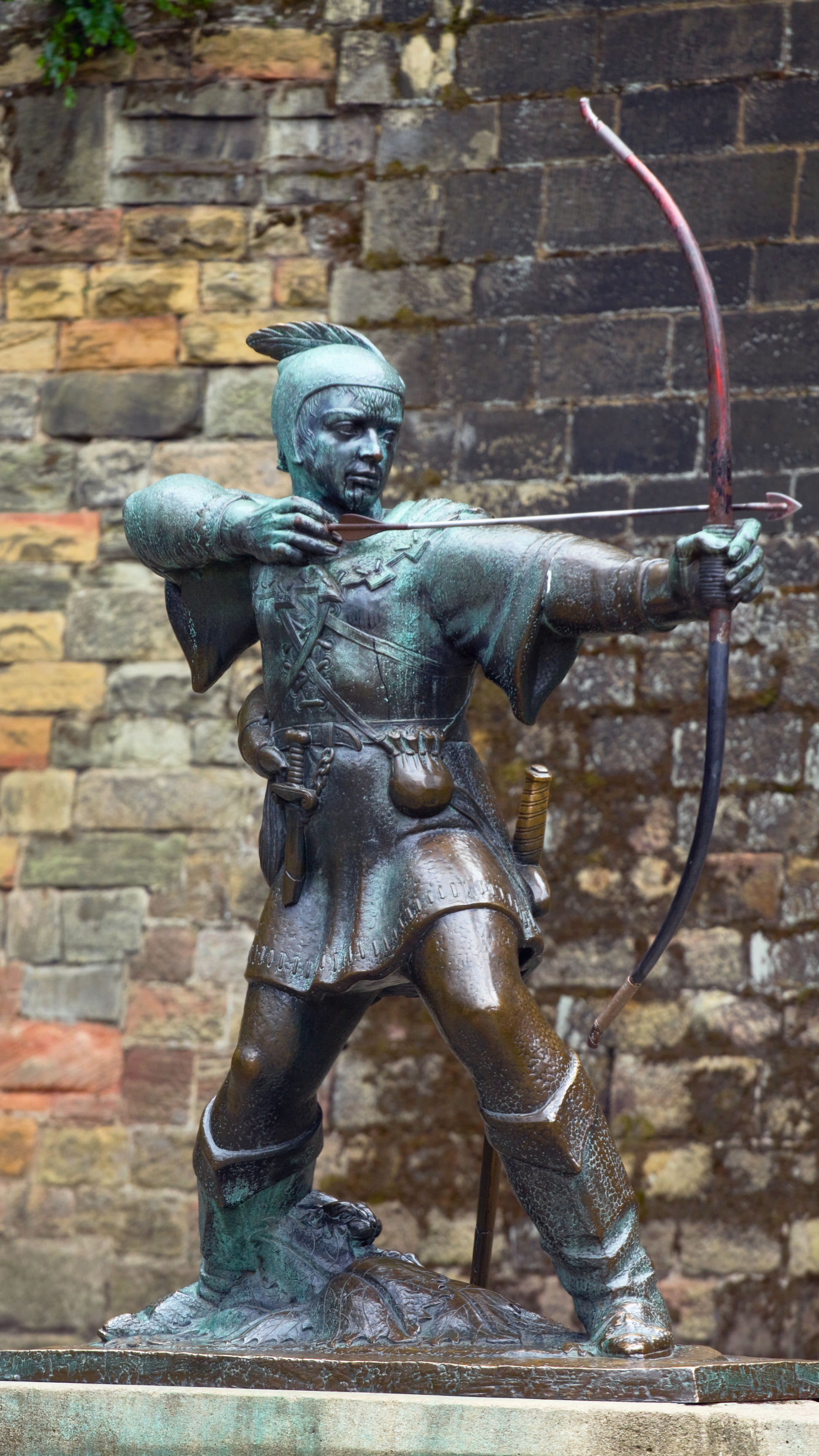 Statue of Robin Hood in Nottingham (photo by iStock)