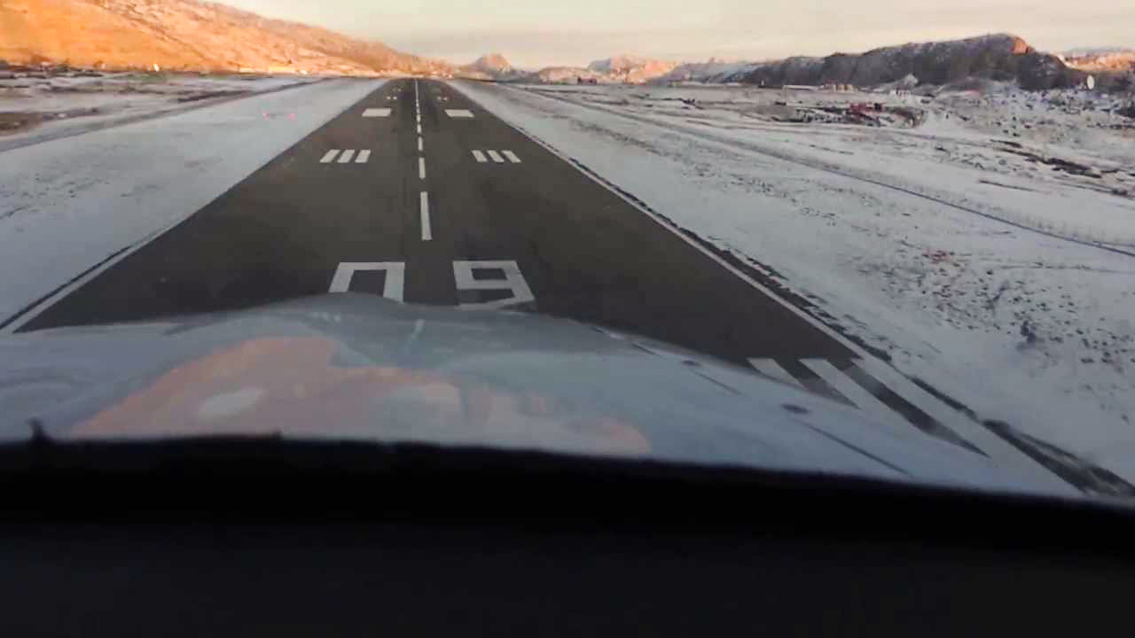 When the weather is rotten at Narsarsuaq or Nuuk, Kangerlussuaq can be a good option. It’s farther north, but has a much longer, 9,187-foot-long runway and usually has better weather. Photo Oben Ogultarhan..