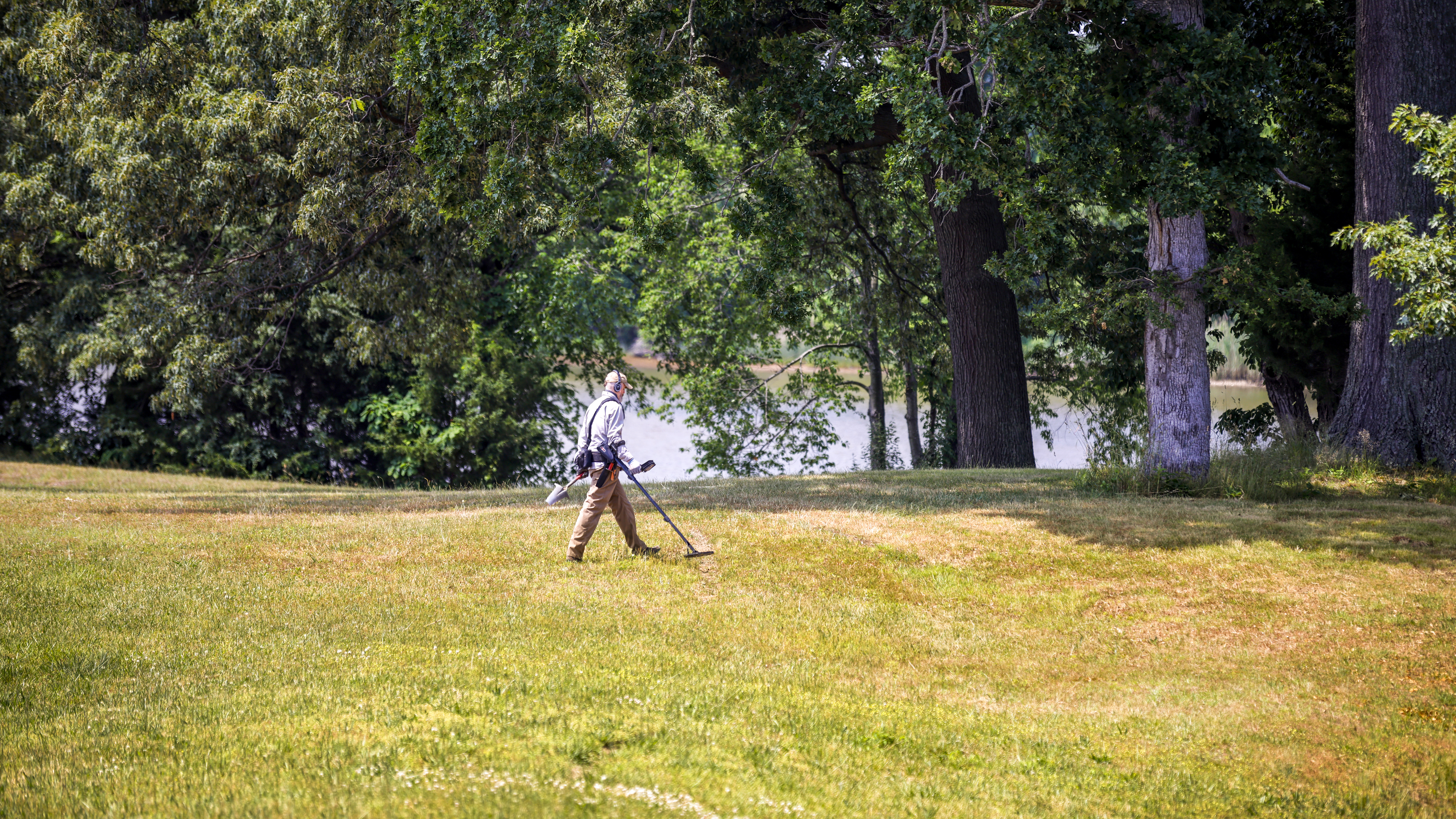 Rose detects along the river.