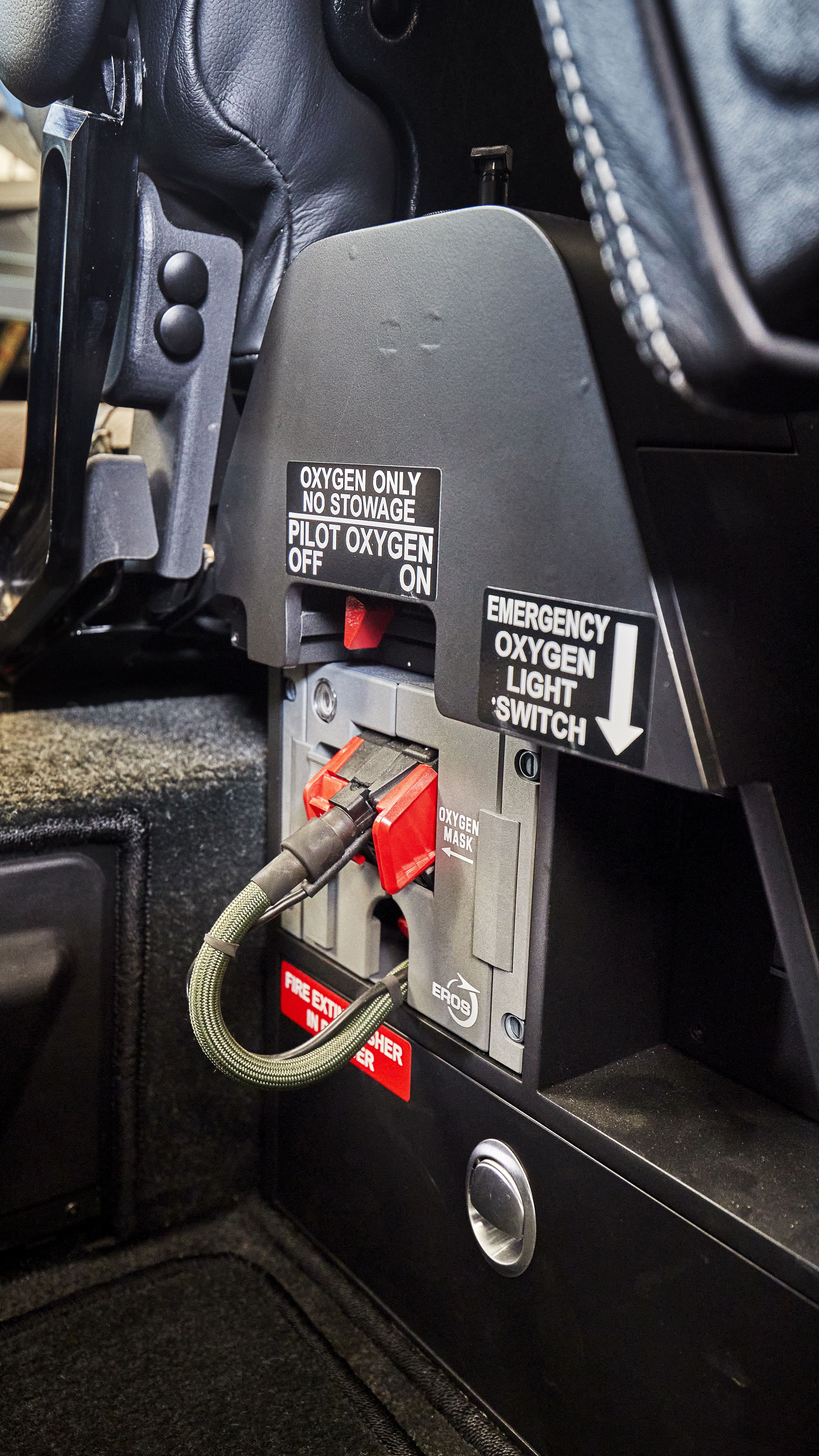 The M600’s oxygen mask is an EROS quick-don unit, stored just aft of the co-pilot seat.