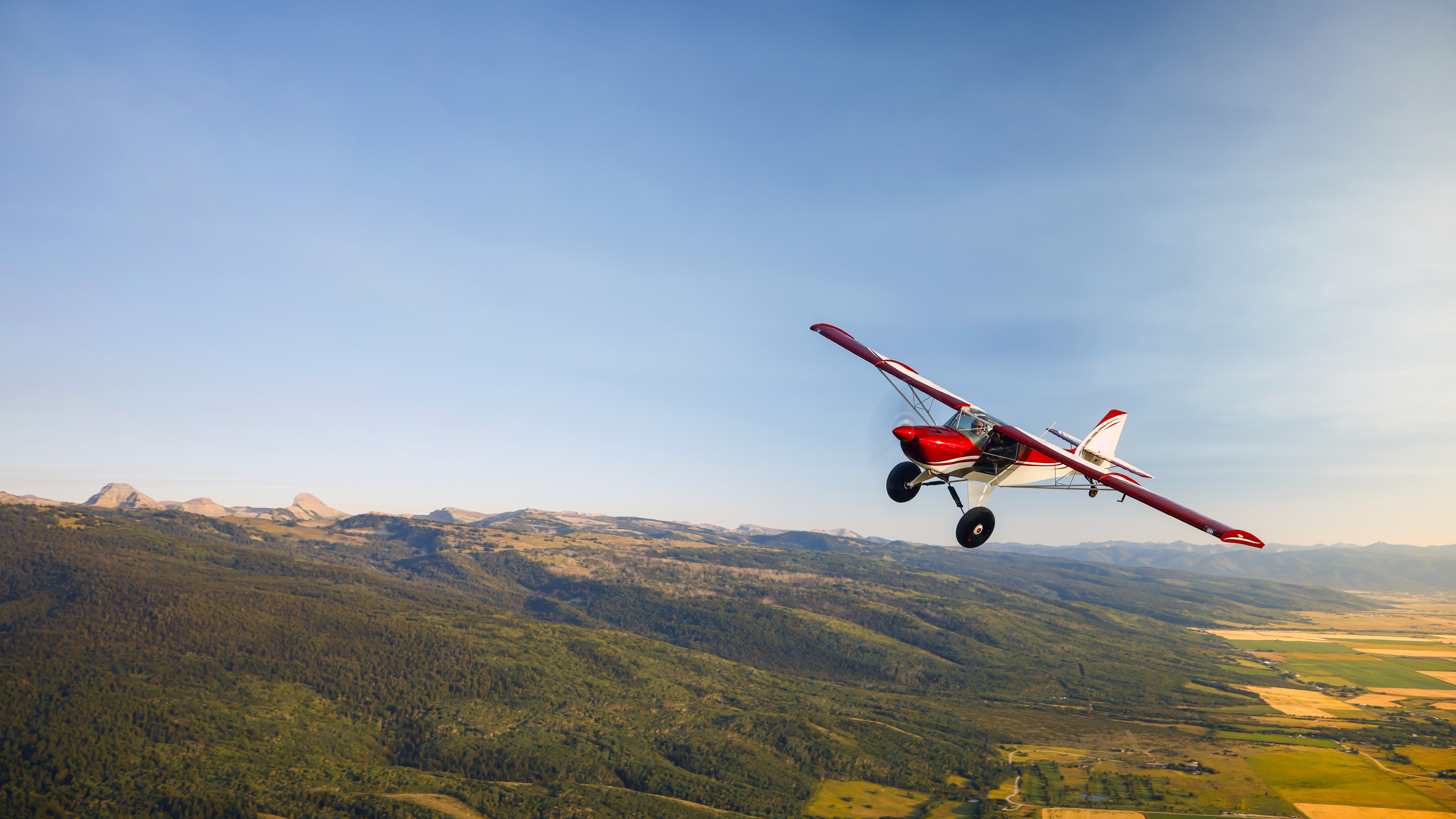The “Super Sport” and “Speedster” are up to 25 miles per hour faster in cruise (largely because of the STi’s draggy tundra tires) but the STi captures the imagination of pilots seeking off-the-grid adventure.