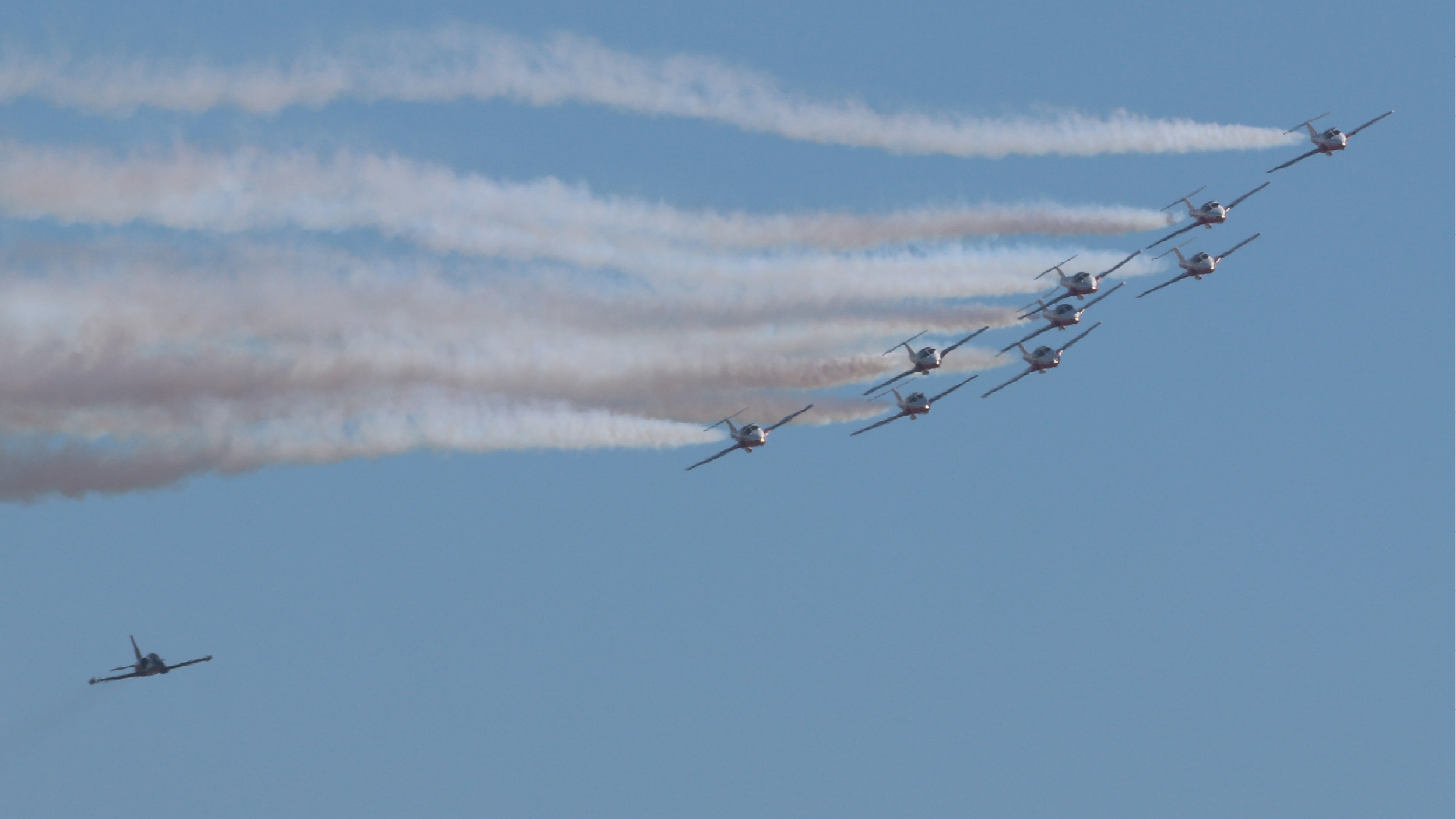 The CineJet system features a camera under the nose of the jet. In 2018, CineJet filmed with the Canadian Forces Snowbirds and other airshow performers at the Central Coast Airfest in California. (Larry Griffiths@ Twoeleven_aviation)