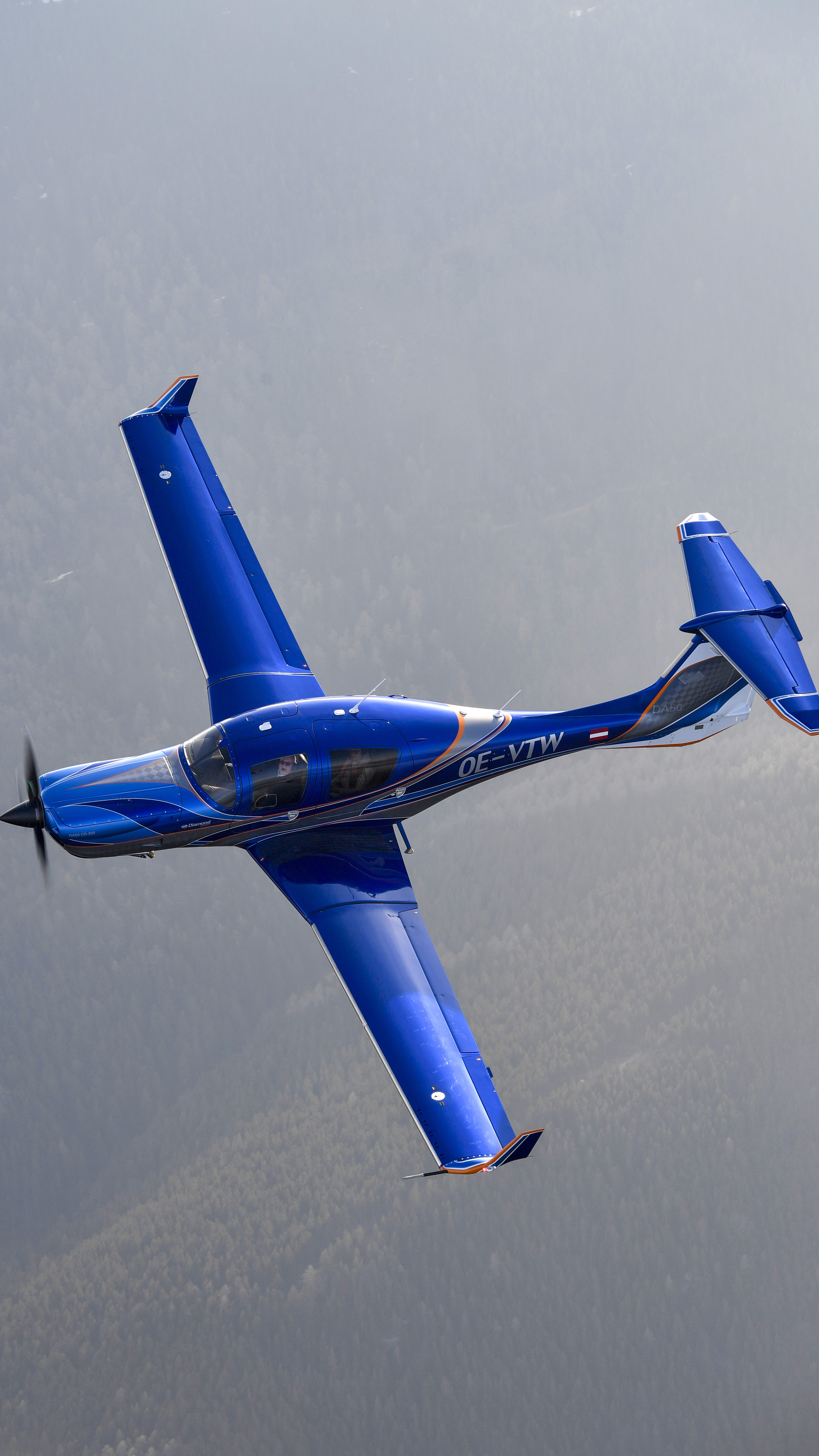 There’s no mistaking the DA50 RG’s muscular lines and prominent cowling.