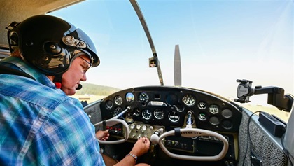 Short takeoff and landing specialist Jon “Jughead” Counsell starts his Cessna 170 during a STOL demonstration at the AOPA Hangout at Felts Field in Spokane, Washington.