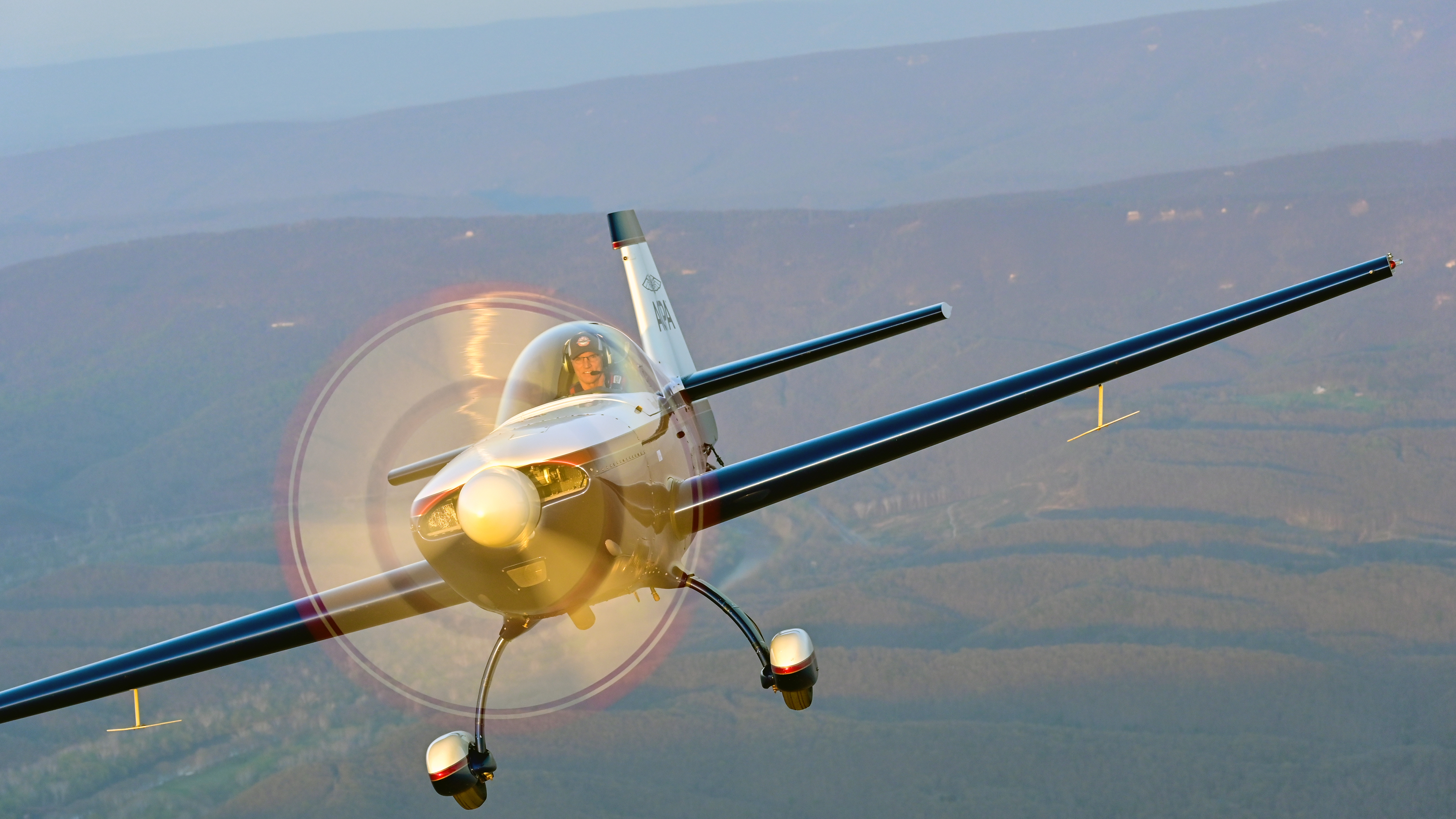 Richard McSpadden in the Extra 300L.